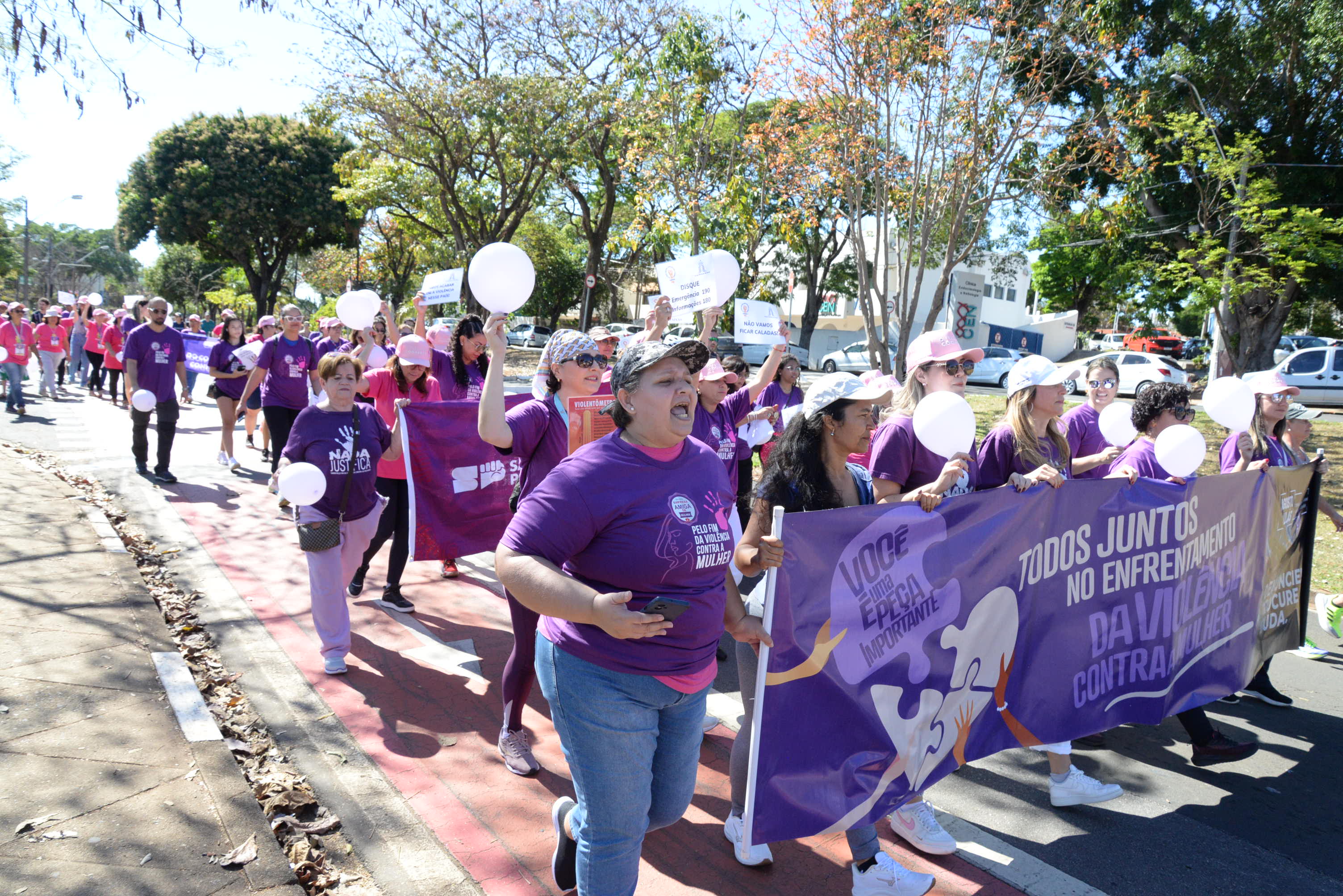 A campanha Agosto Lilás amplia a visibilidade dos esforços para combater a violência contra a mulher e provoca reflexões sobre o tema na sociedade