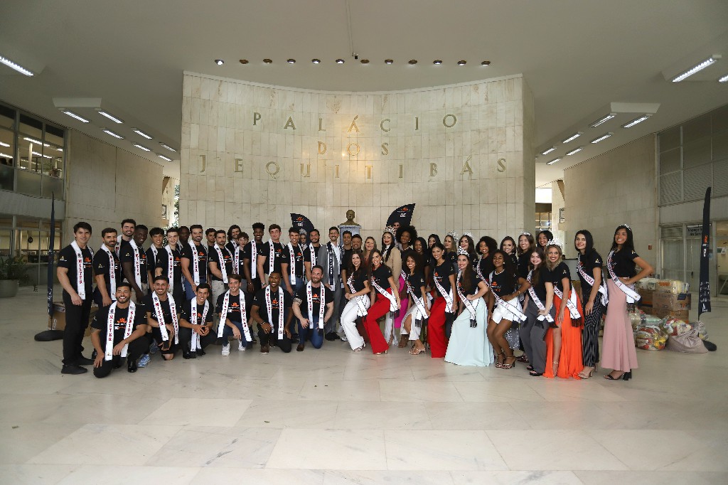 Candidatos arrecadaram alimentos, brinquedos e itens de higiene pessoal na prova "Beleza Pelo Bem"