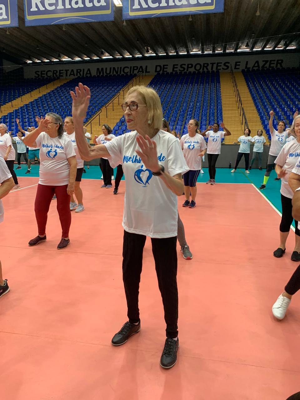 Dona Vilma, com 92 anos de muita disposição, é exemplo para a turma