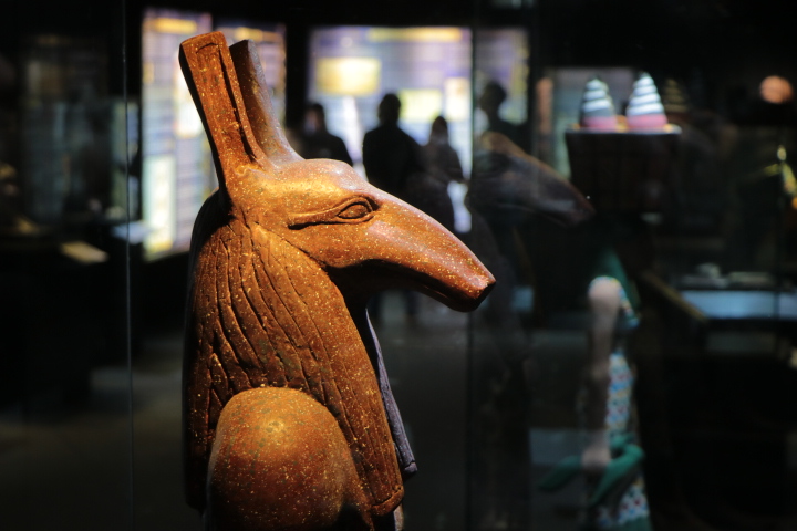 A exposição reúne mais de 190 peças, entre originais e réplicas fiéis