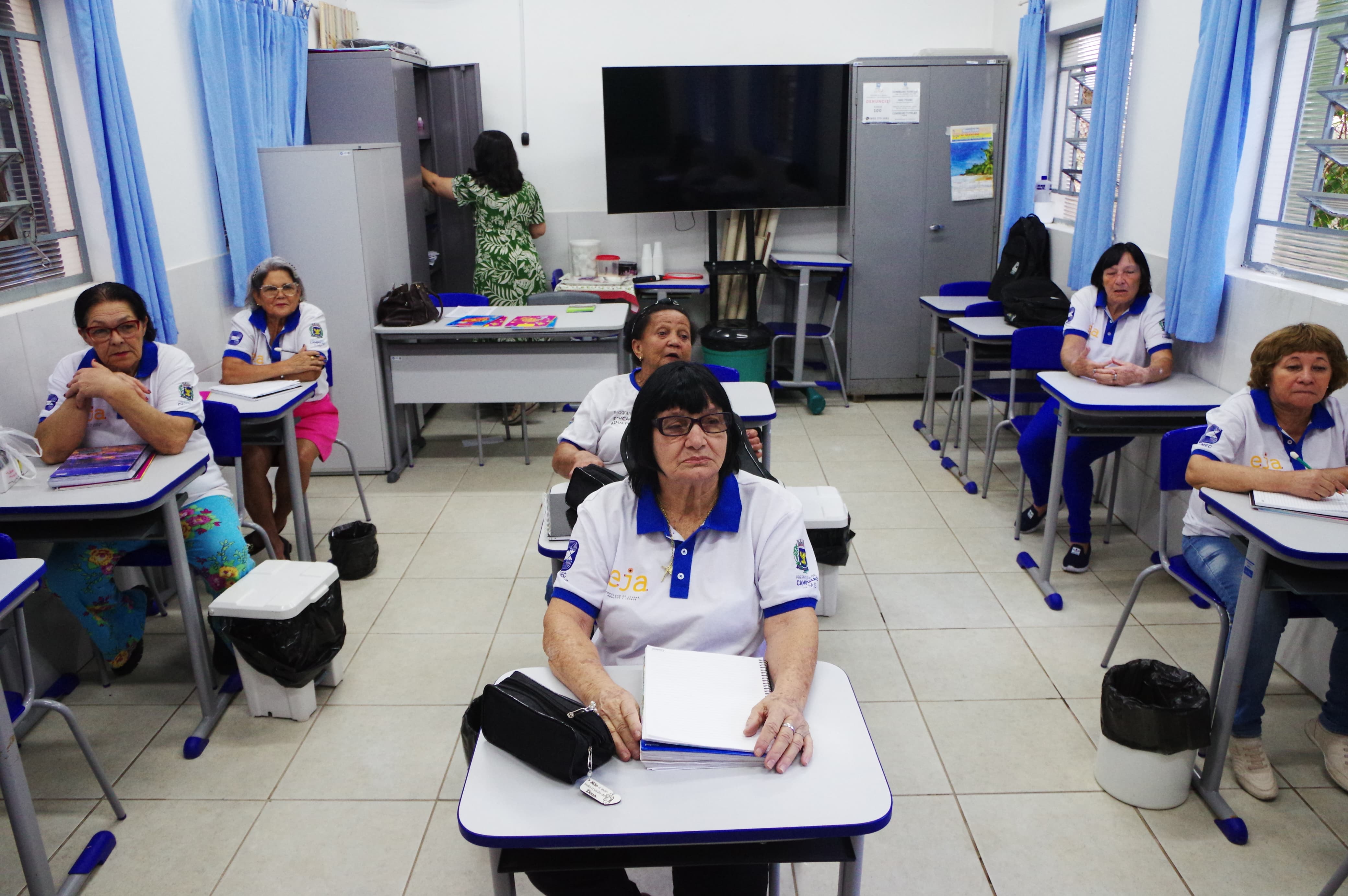 Grupo da EJA no salão comunitário da Igreja Católica da Comunidade Santa Bárbara