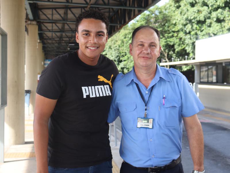 “Eu devo grande parte dessa conquista aos motoristas que me acompanharam em todo o processo de preparação para o vestibular, entre os quais, o Valdemir”, afirmou Matheus