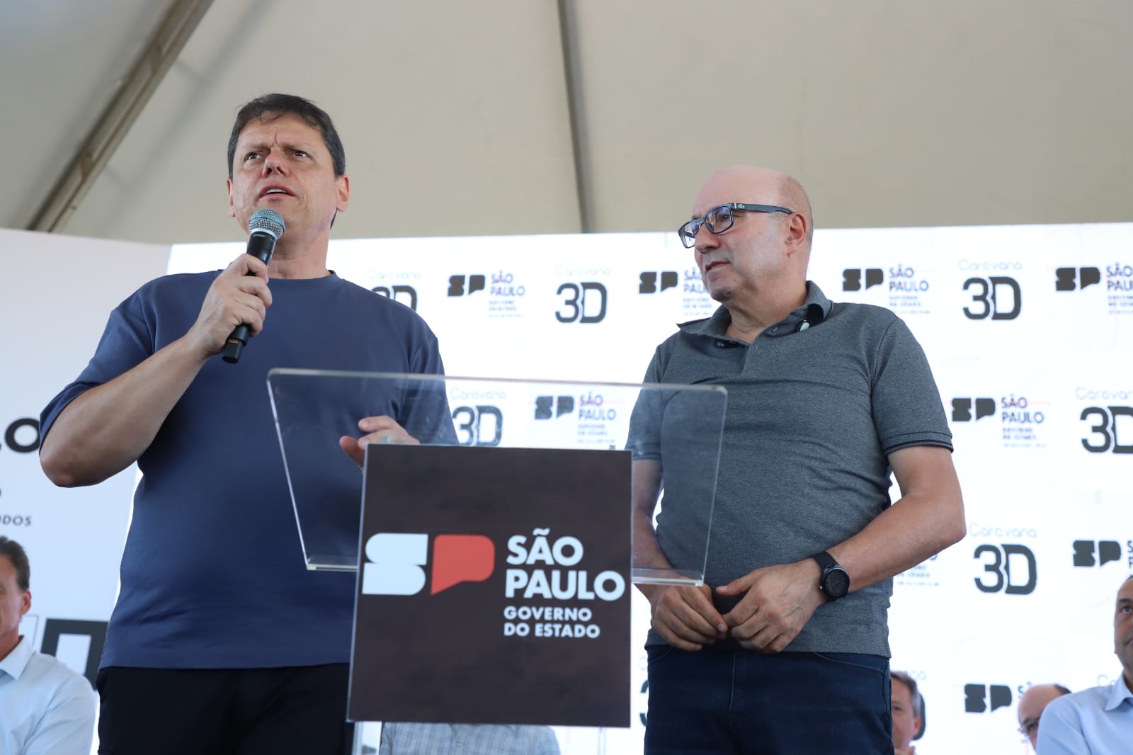 O prefeito Dário Saadi com o governador Tarcísio de Freitas na entrega das obras da Rodovia Miguel Melhado