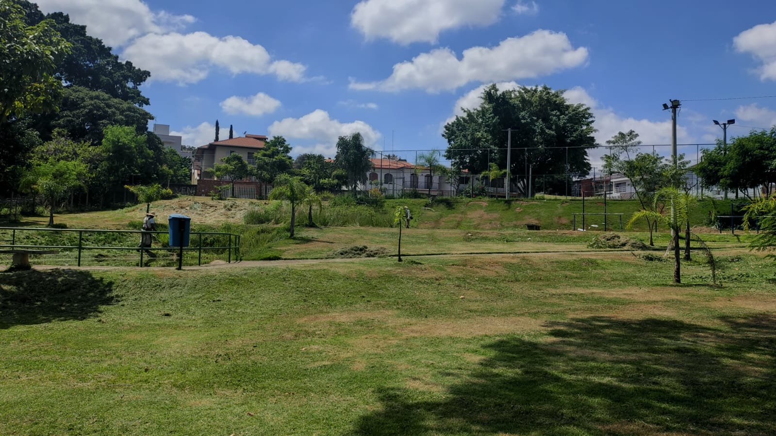 No Jardim Eulina, a roçagem foi no Complexo Esportivo Vinícius de Moraes