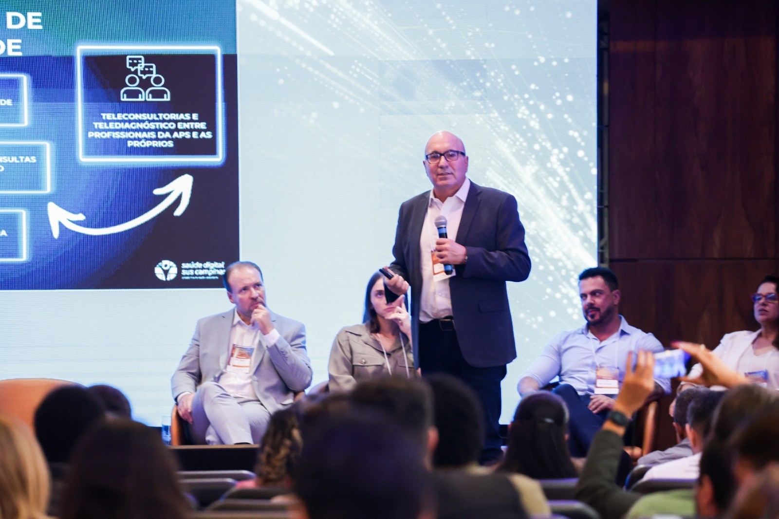 Prefeito Dário Saadi durante apresentação na 2ª Jornada Mineira da Saúde