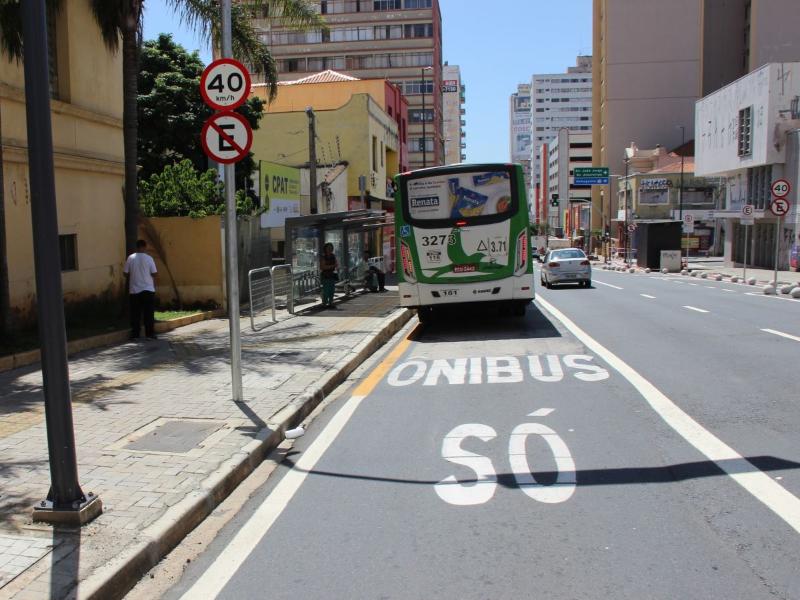 Faixa exclusiva de ônibus na avenida Campos Sales