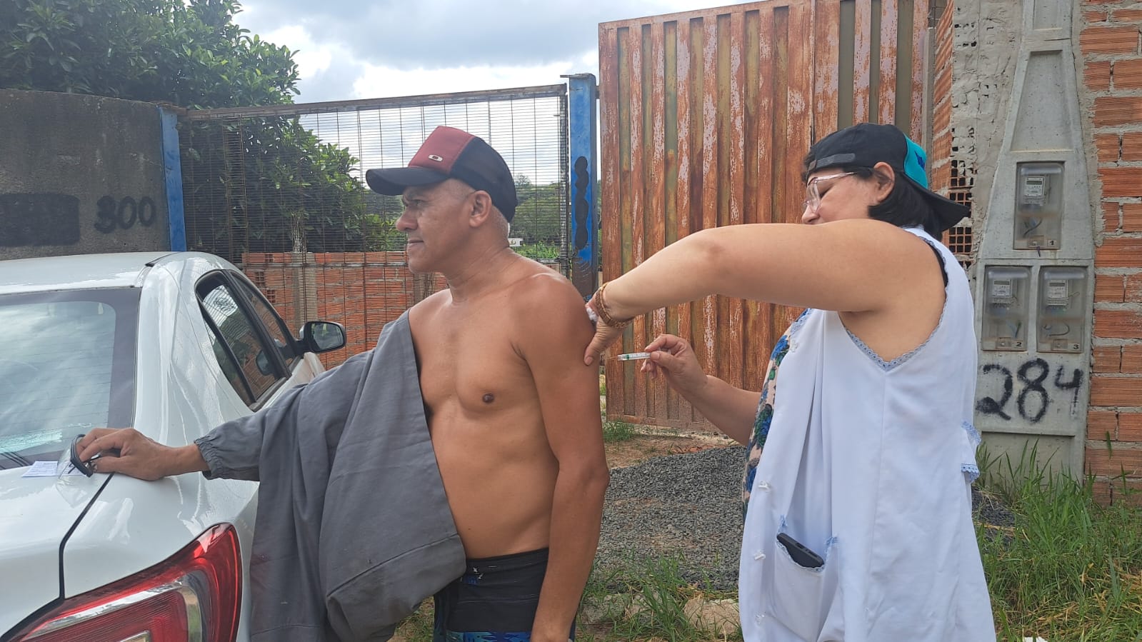 Equipes de Saúde levam vacinas aos domicílios no bairro Chácara Cruzeiro do Sul