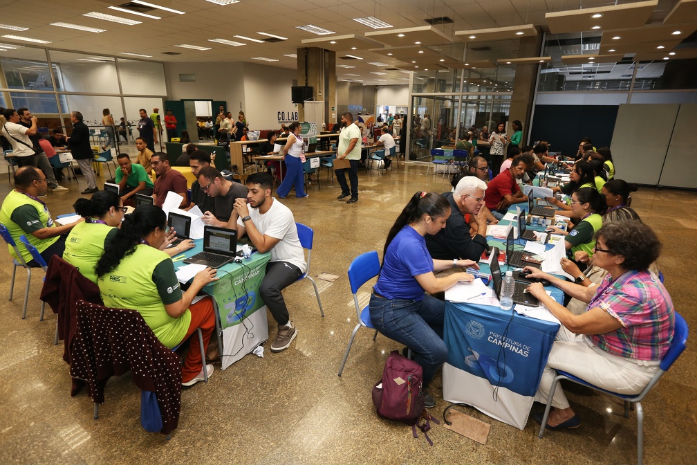 Feirão de Emprego e Oportunidades reúne empresas e candidatos no Palácio da Cidade
