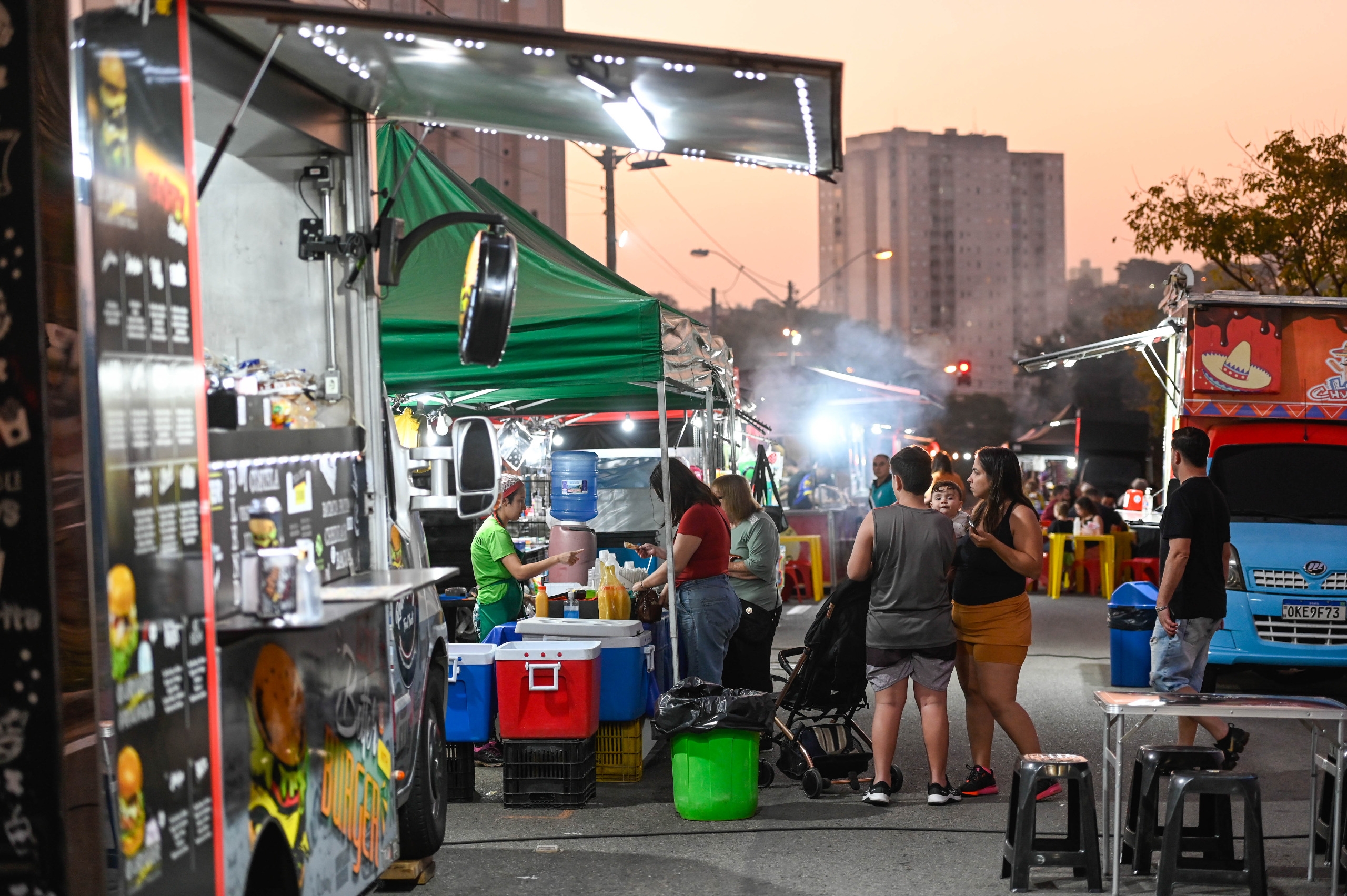 Feiras noturnas funcionam de terça a sexta-feira, das 17h às 22h