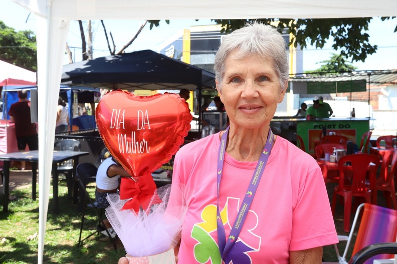 Empreendedora expõe produtos diversificados na feira