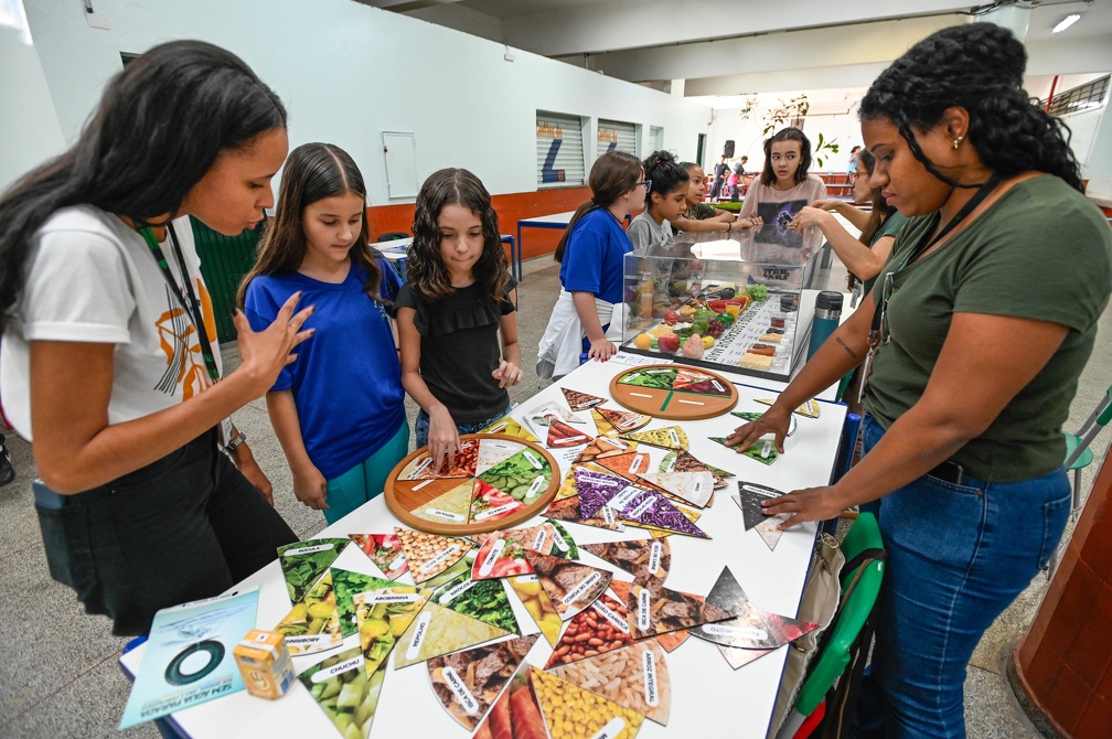 Ação do programa "Passos para uma vida melhor" ocorreu em escola do Ouro Verde nesta quinta