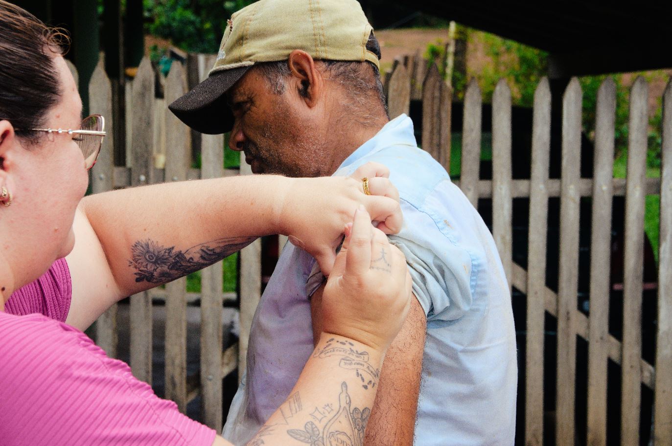 Morador recebe dose de vacina contra febre amarela em Campinas