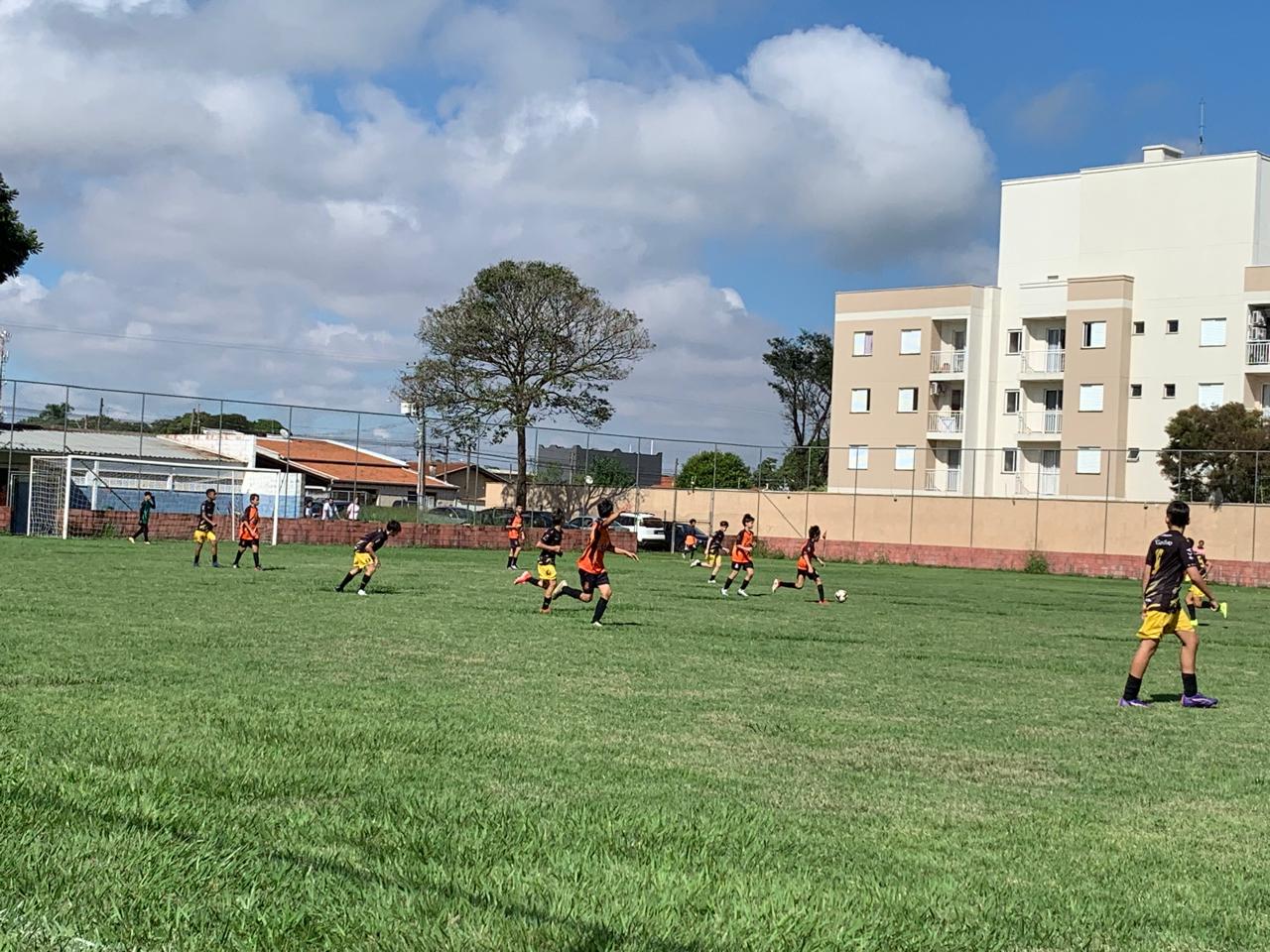Campeonato tem a participação de sessenta equipes de vinte agremiações