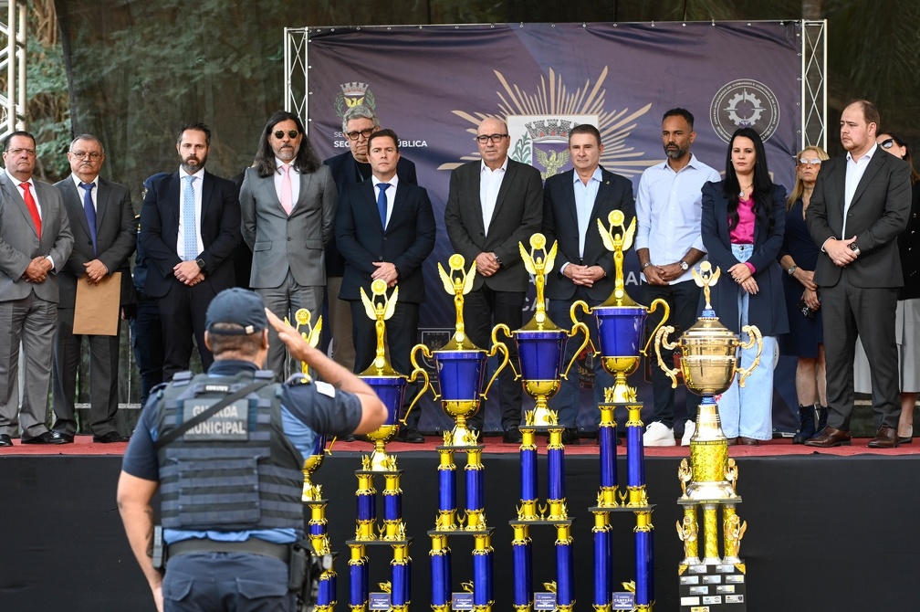 Disciplina e trabalho em grupo estão presentes na prática esportiva e no trabalho cotidiano