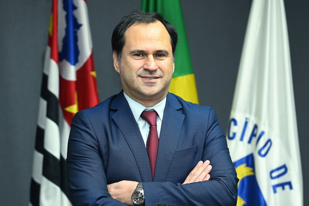 Granja é especialista em Direito Tributário pela Fundação Getúlio Vargas (FGV). 