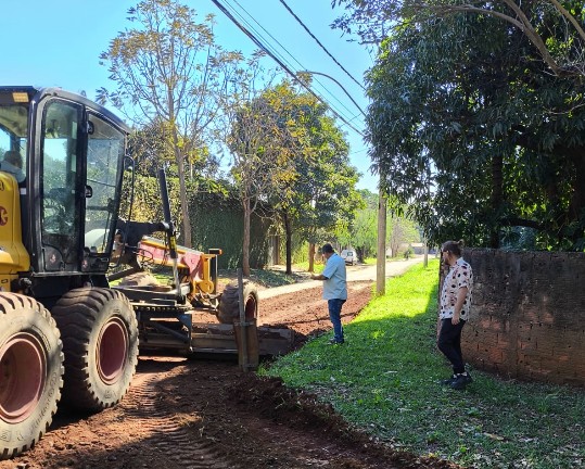Serviços foram feitos com máquina niveladora