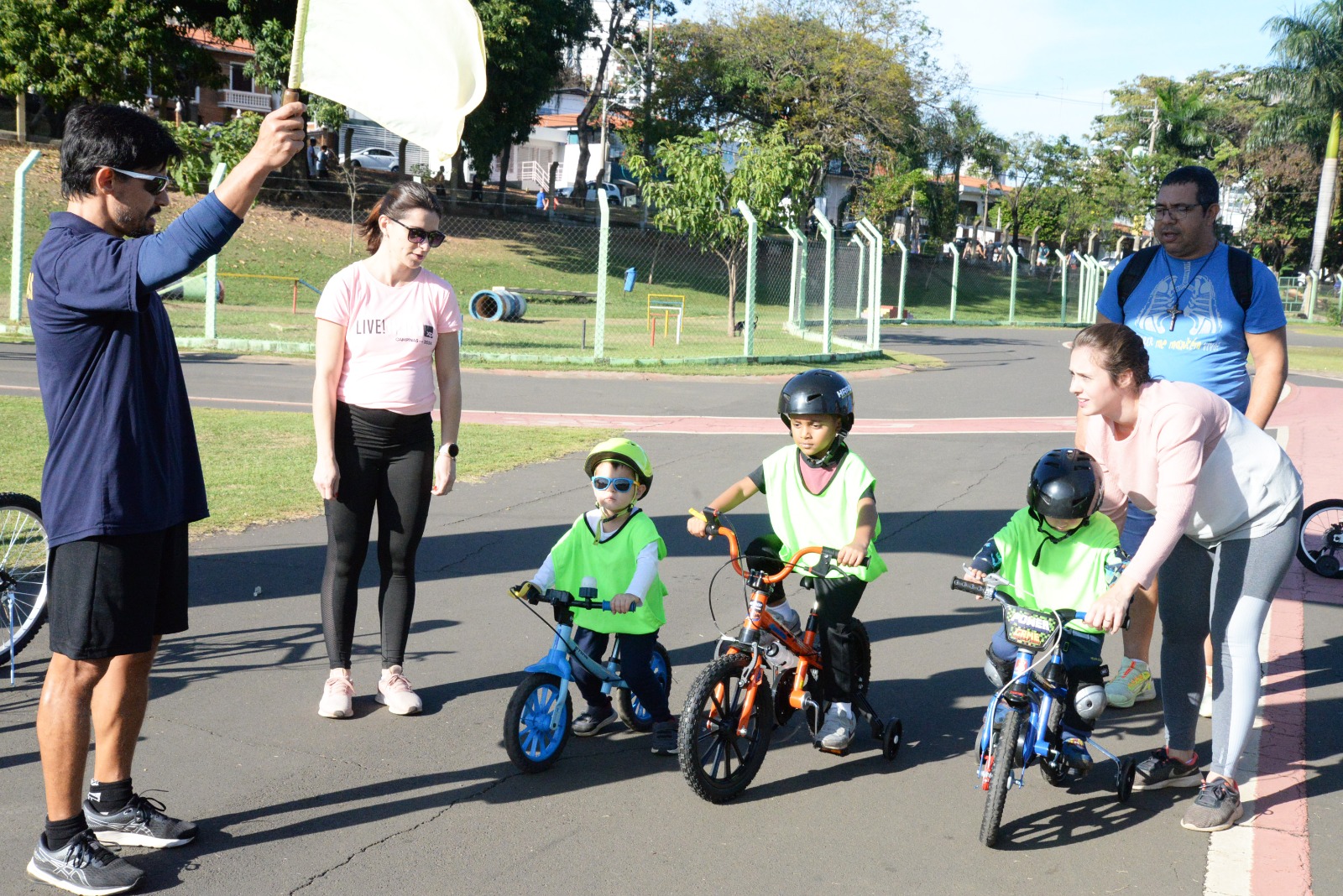 As crianças aprenderam de forma lúdica noções básicas de seis modalidades: basquete, ciclismo, skate, futebol, atletismo e ginástica artística