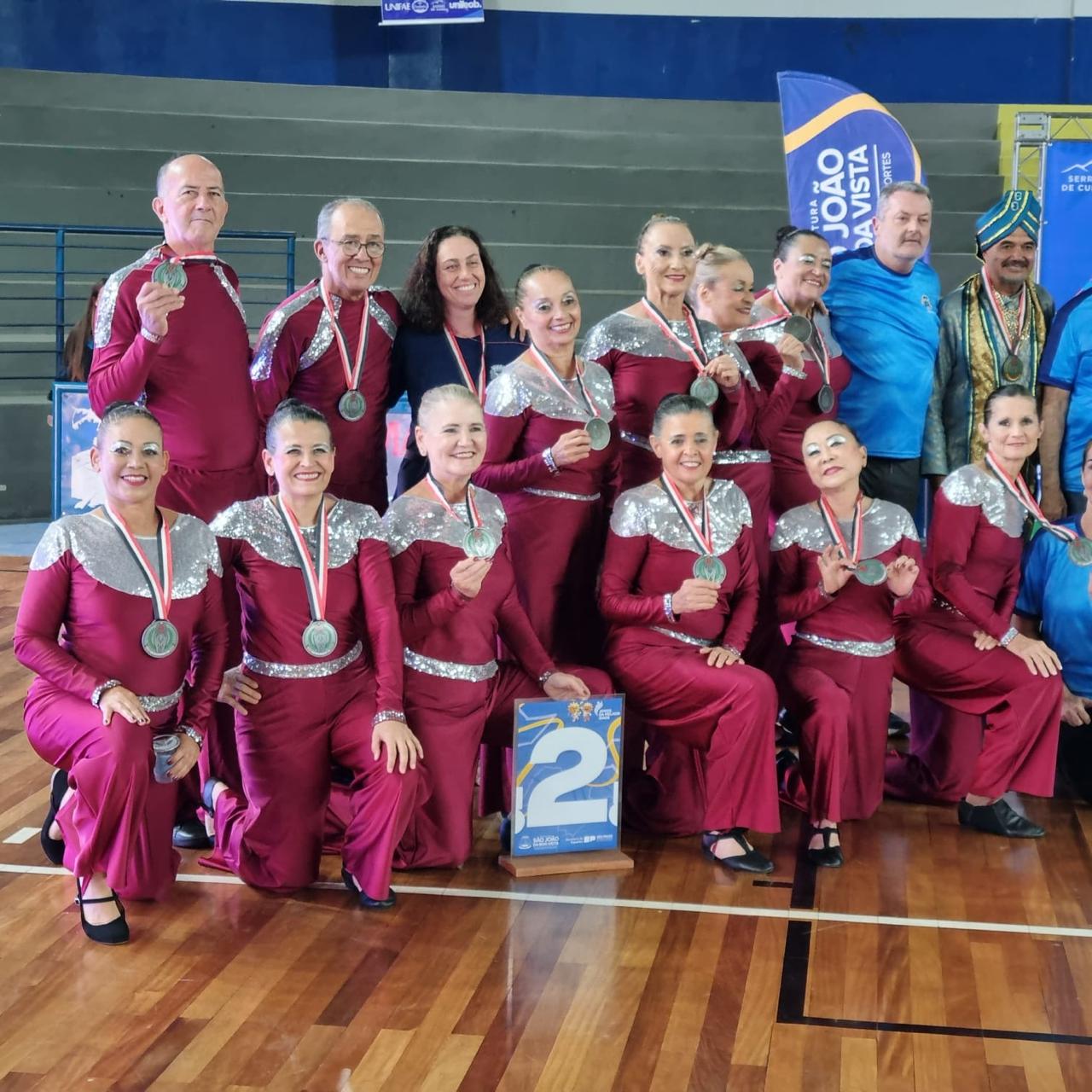 O grupo de dança da SMEL é formado por 12 integrantes com idades entre 60 e 78 anos