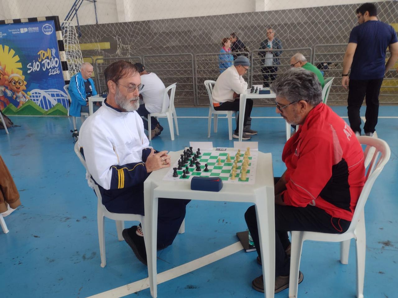 Xadrez masculino iniciou a competição com duas vitórias 
