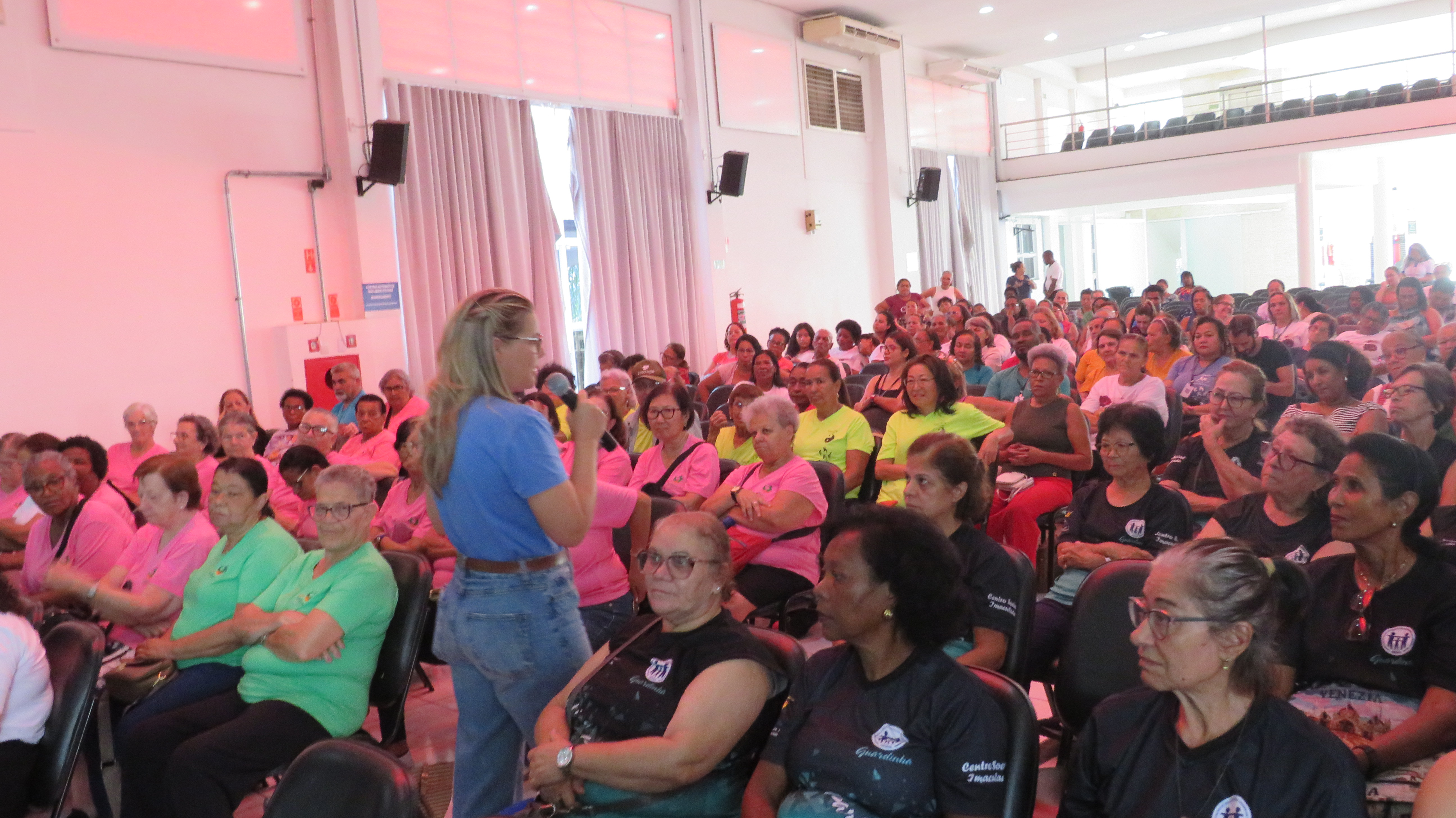  Vandecleya Moro, secretária de Desenvolvimento e Assistência Social, representou o prefeito Dário Saadi no encontro