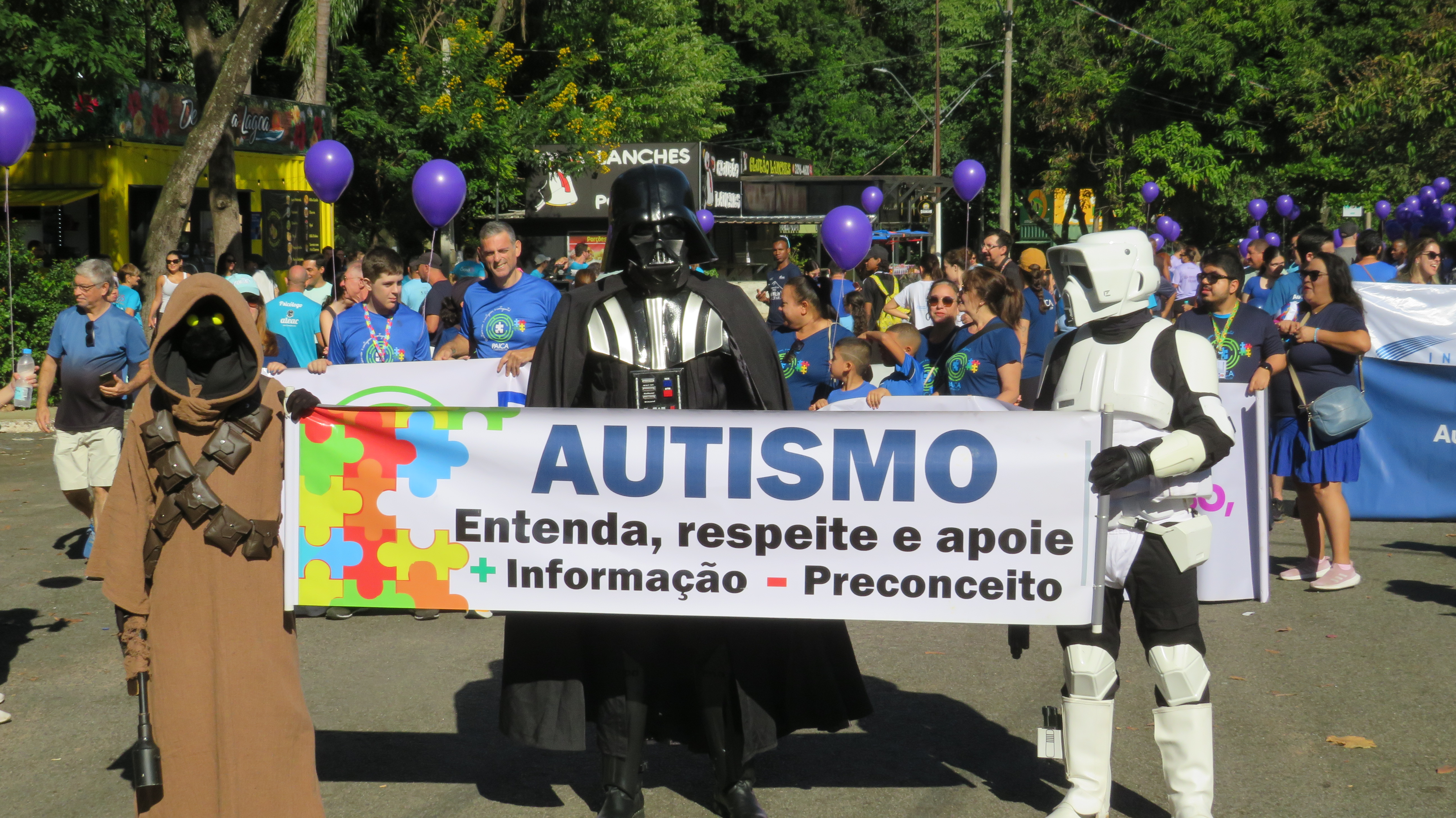 O grupo voluntário Death Star Garrison, divisão regional do fã-clube oficial 501st Legion, privilegiou o evento; o grupo é conhecido pela presença em ações beneficentes e eventos culturais