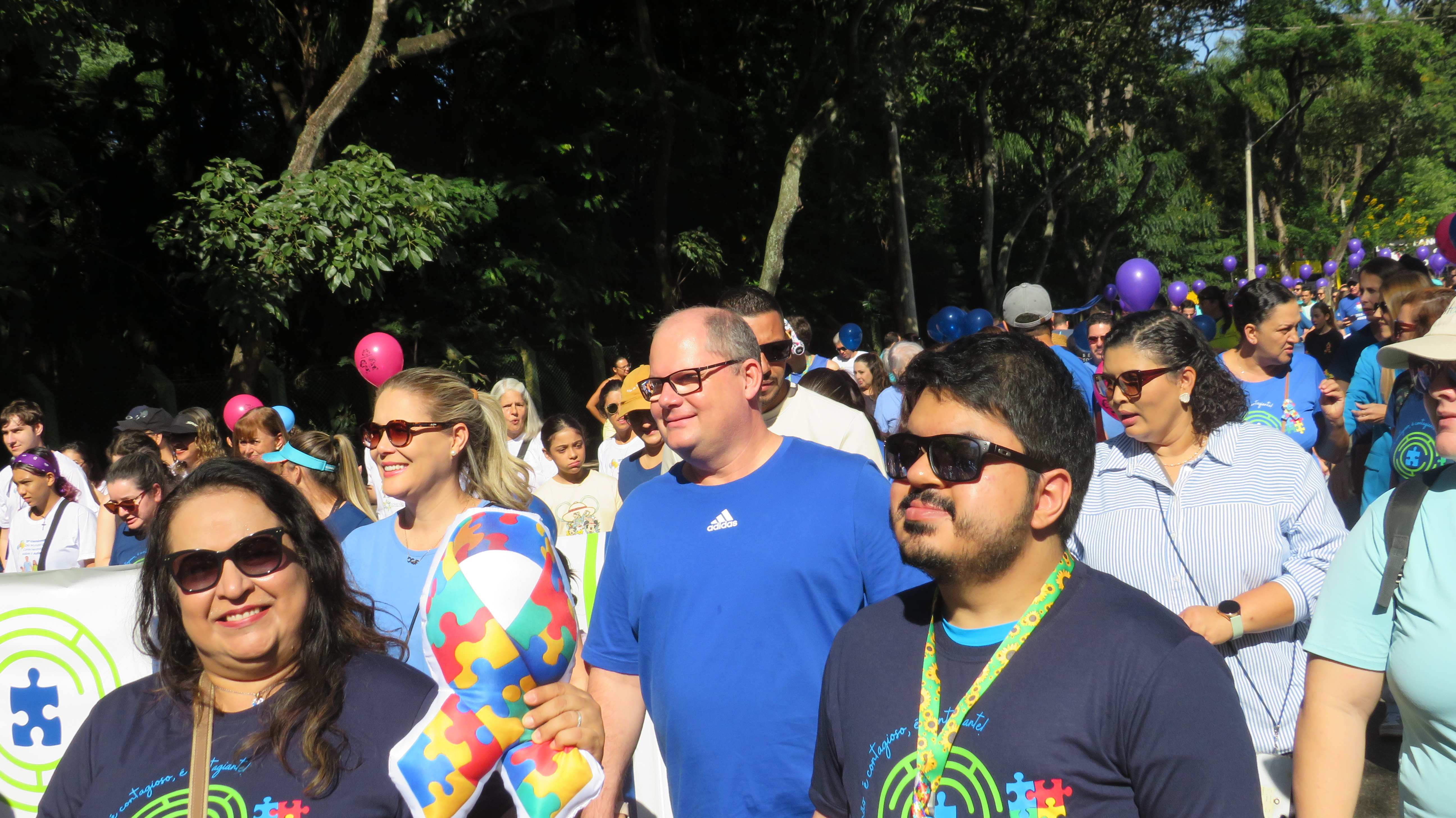 a secretária de Desenvolvimento e Assistência Social, Vandecleya Moro: “ver 800 pessoas reunidas na Lagoa do Taquaral em torno dessa mobilização foi uma demonstração muito importante de apoio às pessoas autistas e às suas famílias"