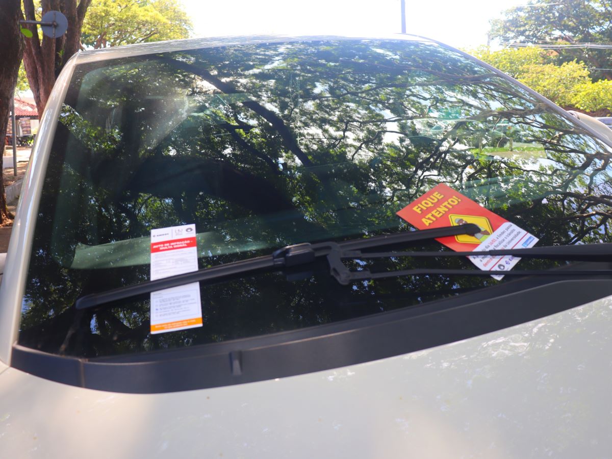 Distribuição de multas morais e de folhetos e instalação de faixas alertaram sobre o início da fiscalização