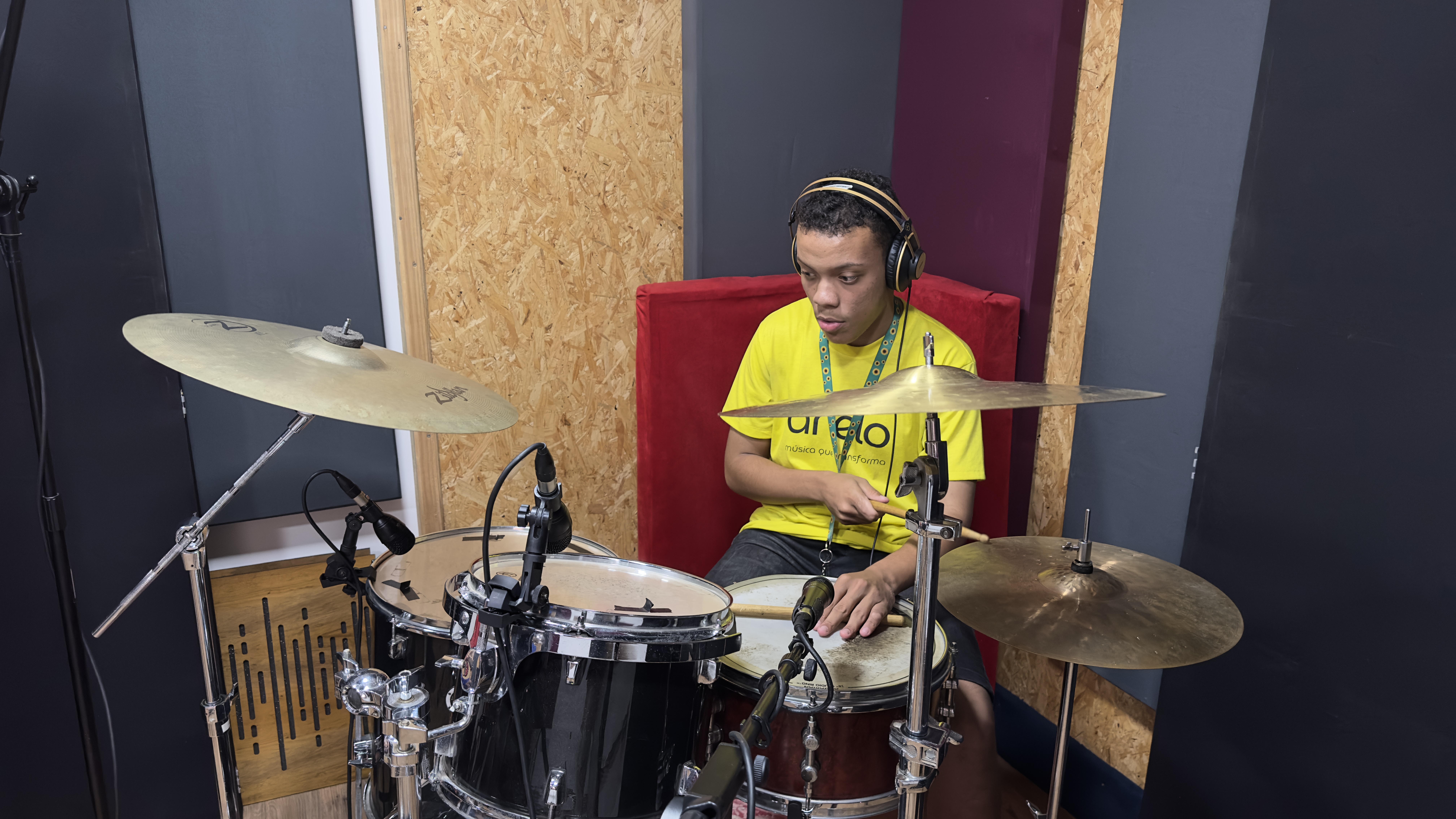 Ygor Melo se entusiasma na bateria e fica responsável pela percussão