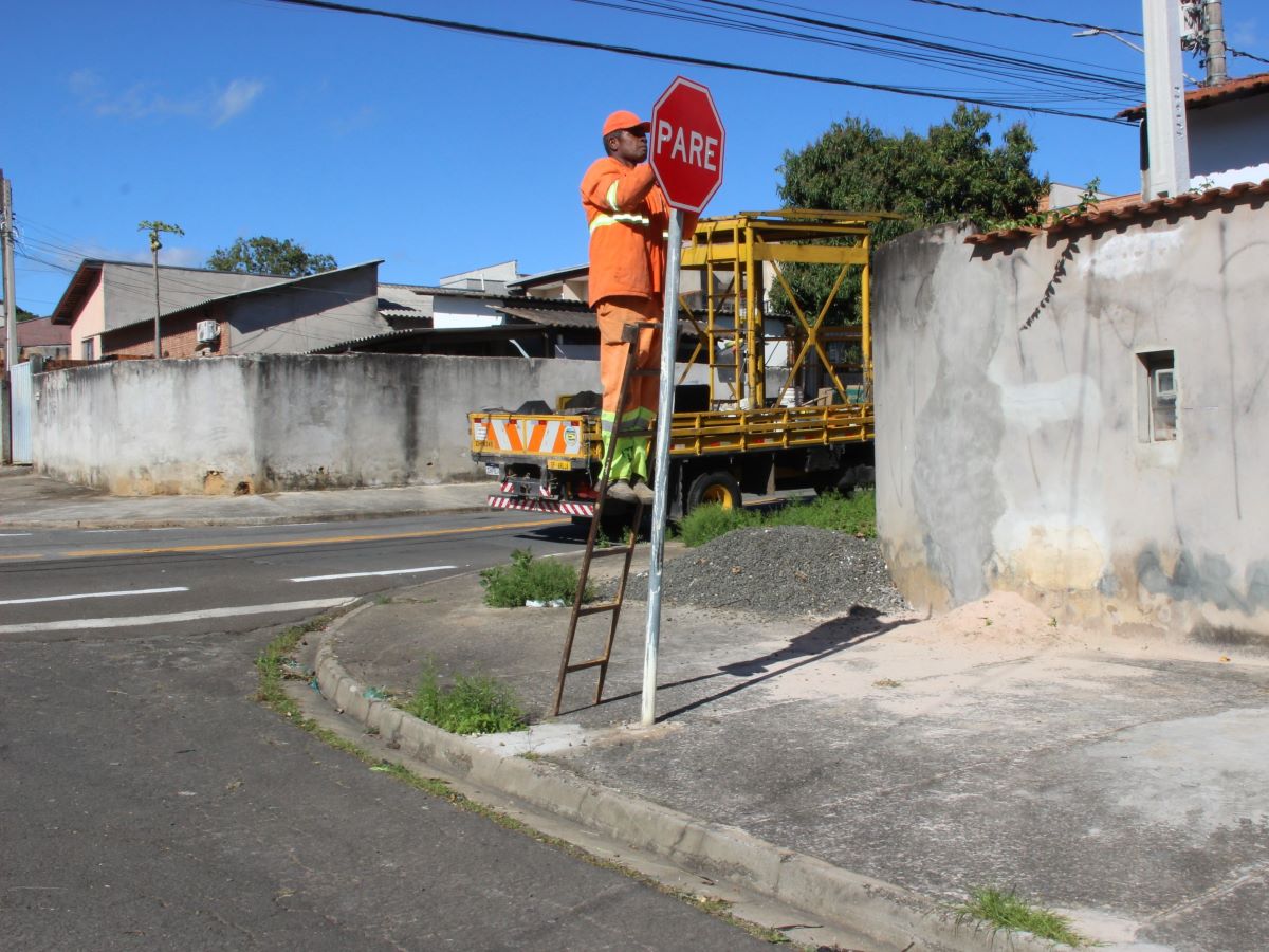 Sinalização de trânsito é ferramenta para salvar vidas