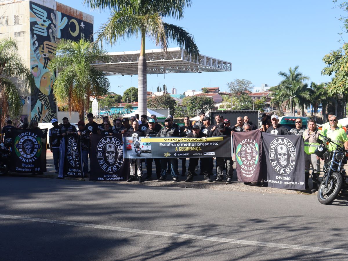 O grupo Insanos Moto Clube participou da ação educativa na Arautos da Paz