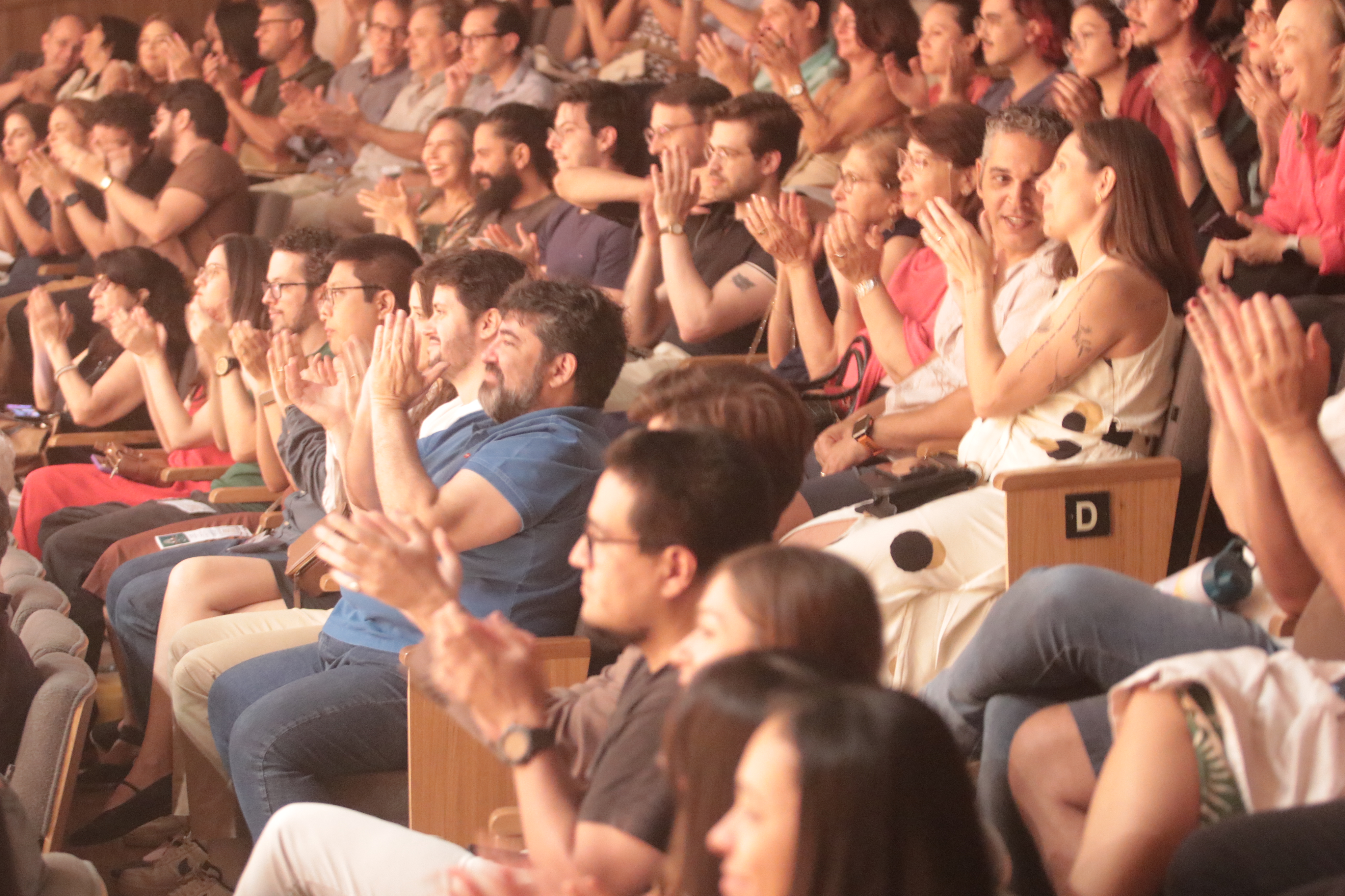 Com propostas artísticas distintas, concertos acontecem no Teatro Castro Mendes e no Teatro de Arena do Centro de Convivência