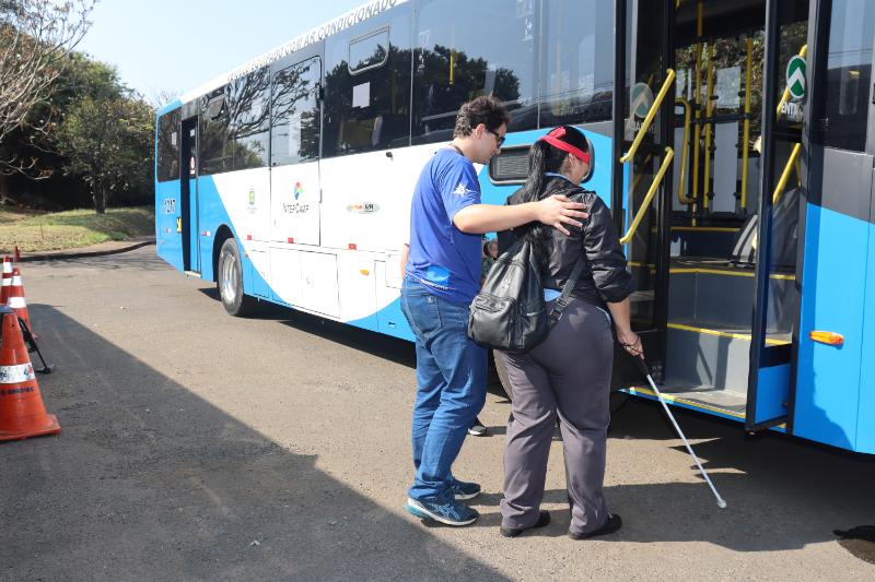 O programa terá esquetes teatrais encenadas pelo grupo Ateliê Teatro e a distribuição de folhetos informativos para motoristas e passageiros no Terminal Central