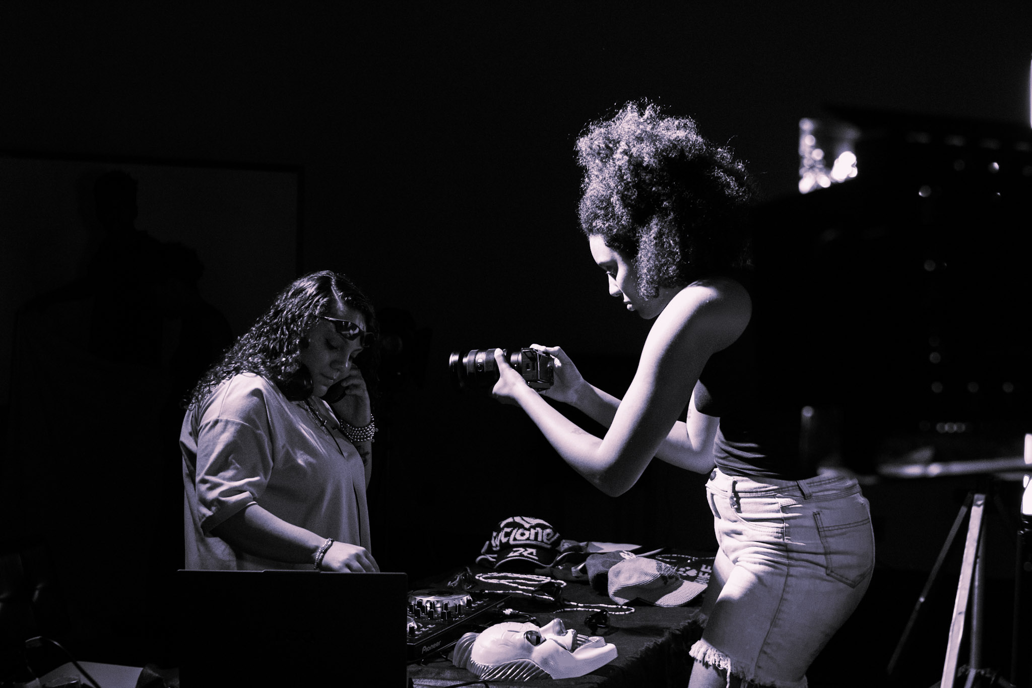 “Pancadão 0800” retrata a cena do funk paulista no ambiente universitário