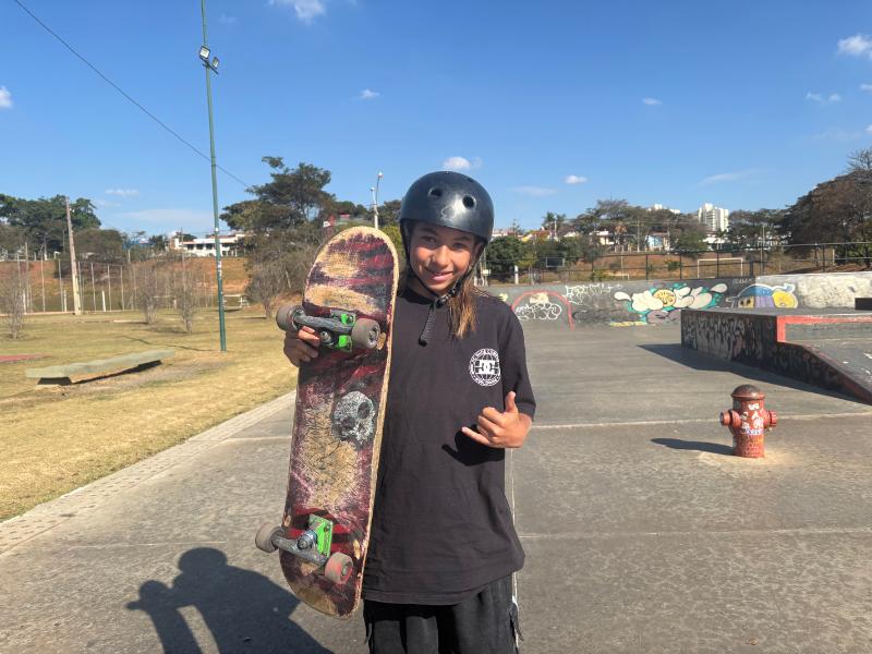 Henry treina para se tornar um skatista profissional no futuro