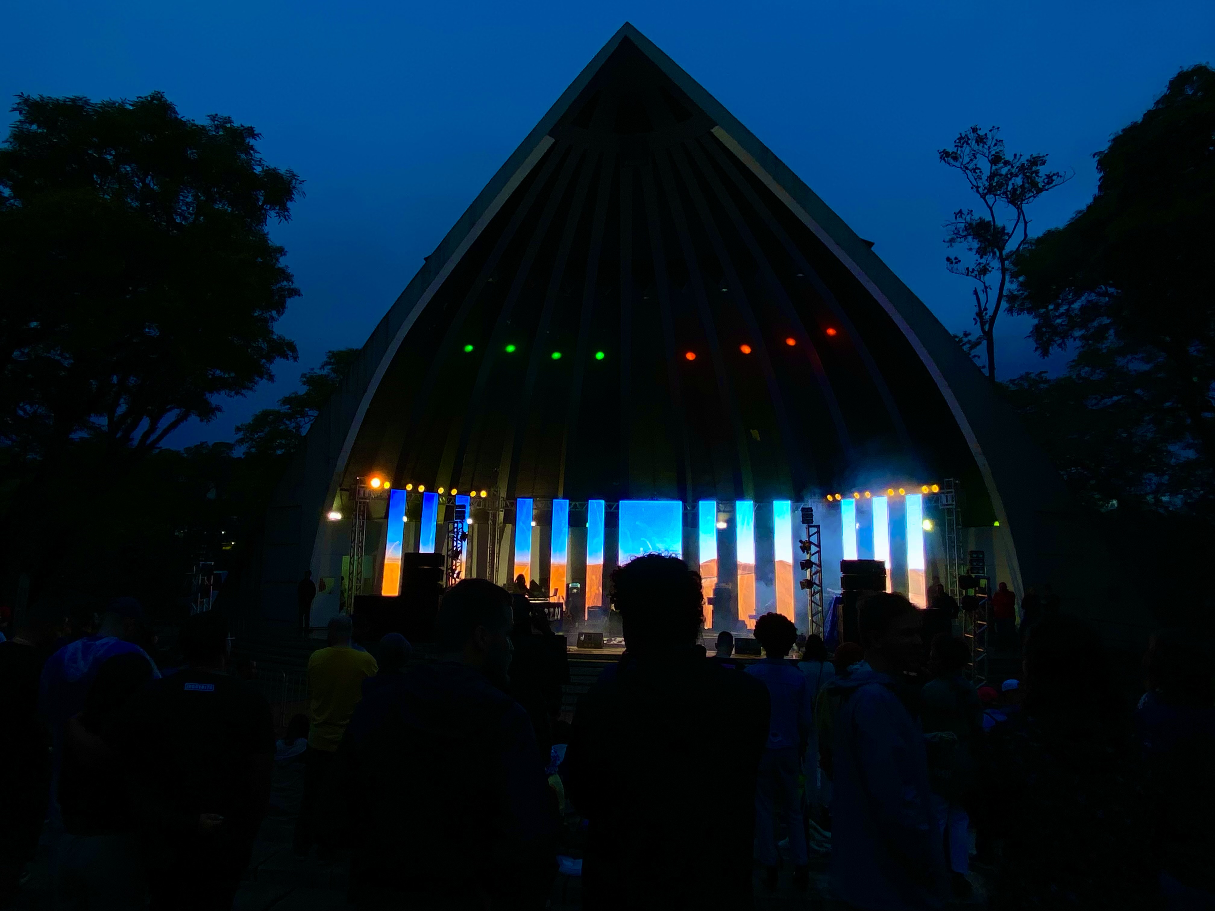 O Flashback na Concha promete transformar o espaço em um grande encontro entre diferentes gerações, em clima de festa e celebração