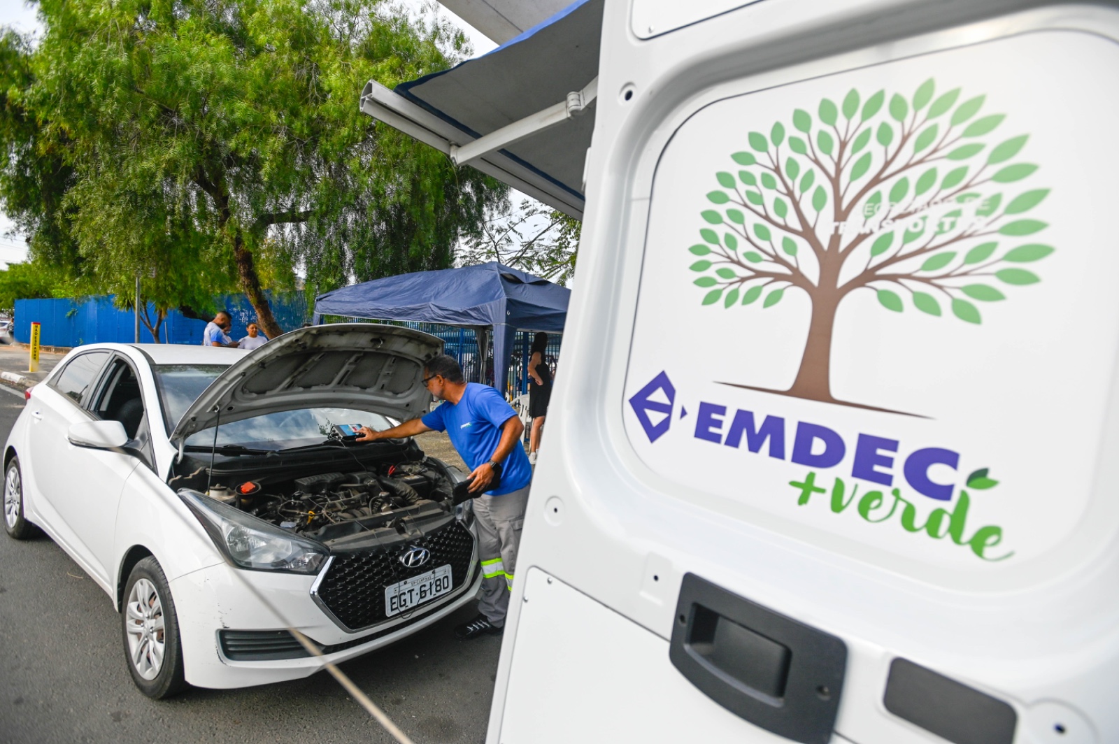 Emdec oferece inspeção veicular ambiental gratuita e orientações sobre segurança no trânsito durante o Chega Junto