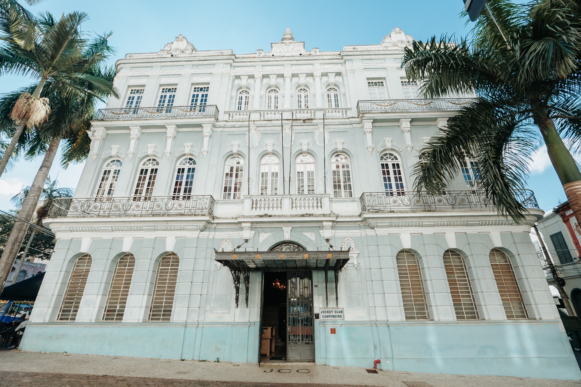 Prédio centenário do Jockey Club Campineiro é tema de livro e exposição lançados neste mês