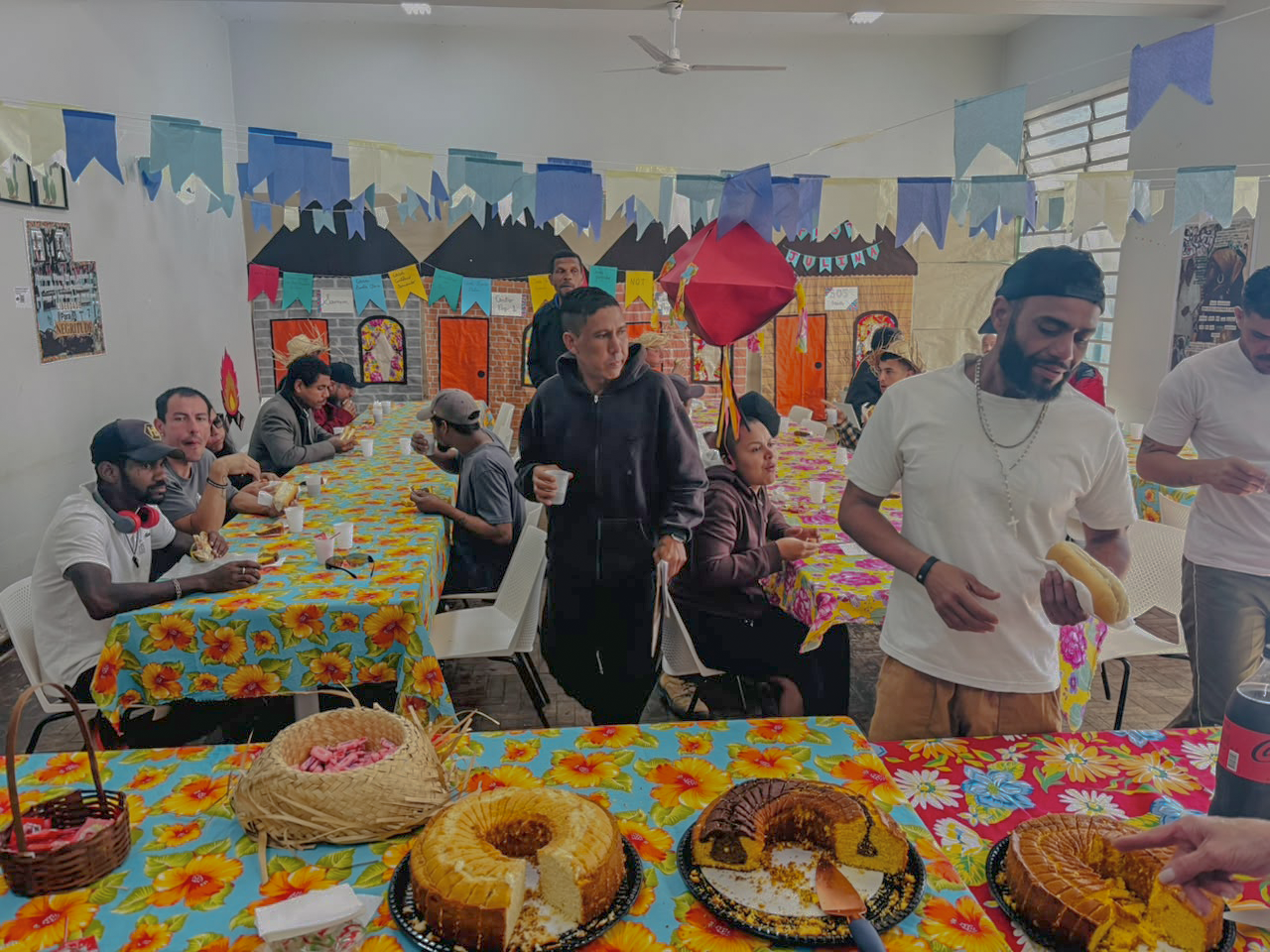 A programação incluiu músicas e comidas típicas, proporcionadas pelo projeto Temos Fome