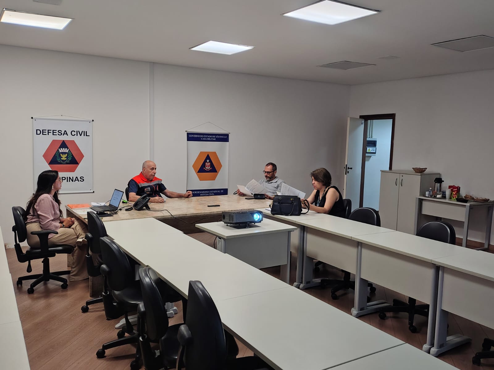 Servidores dos Laboratórios foram recebidos na sede da Defesa Civil 