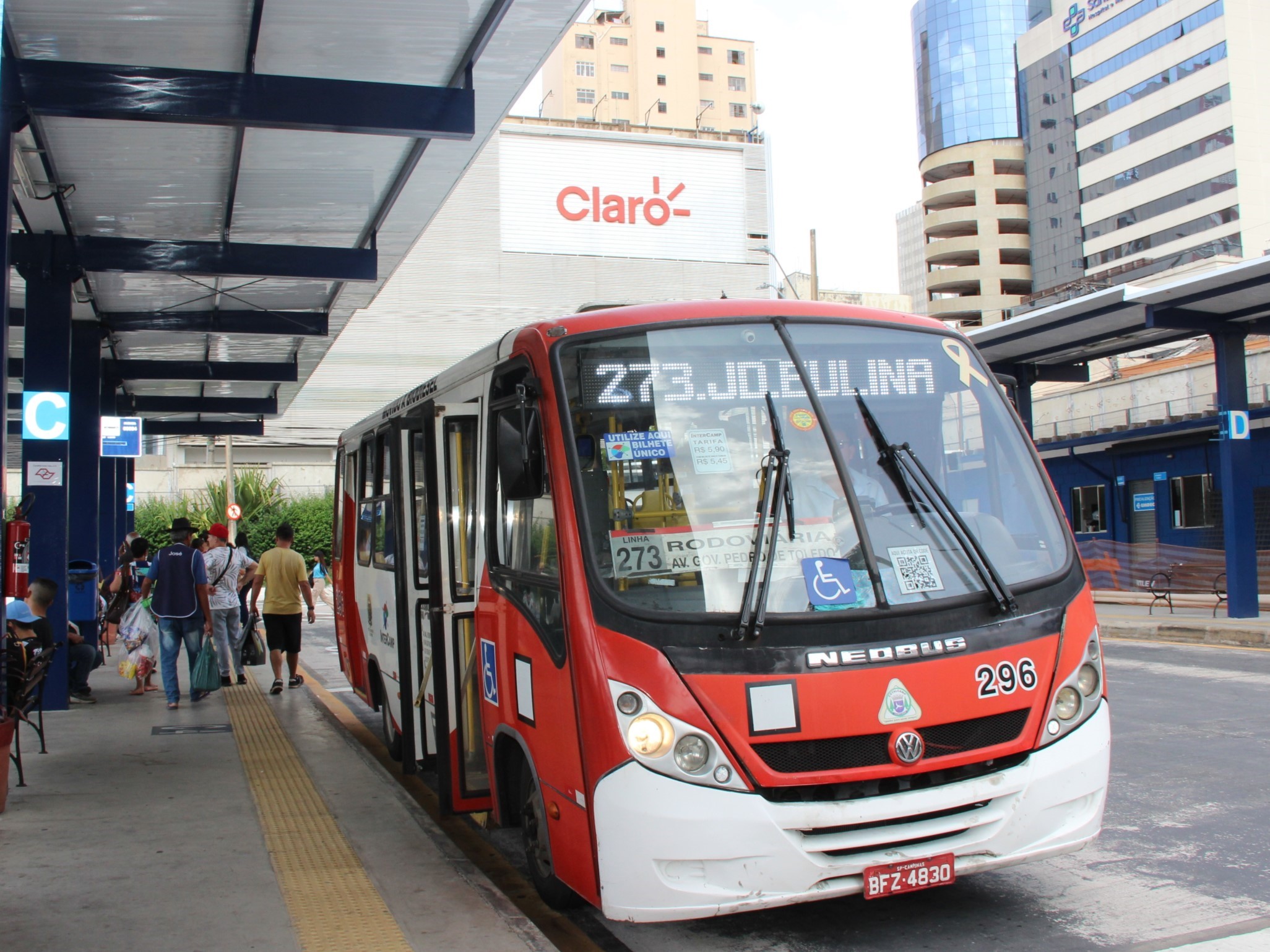As duas linhas transportam cerca de 2,4 mil passageiros