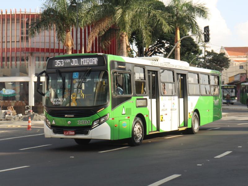 A linha 353 parte do Alphaville e chega até o Centro, passando pelo Corredor Central