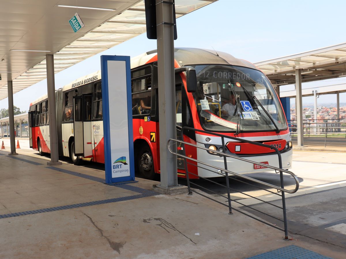 A linha 212 transporta 4 mil passageiros por dia