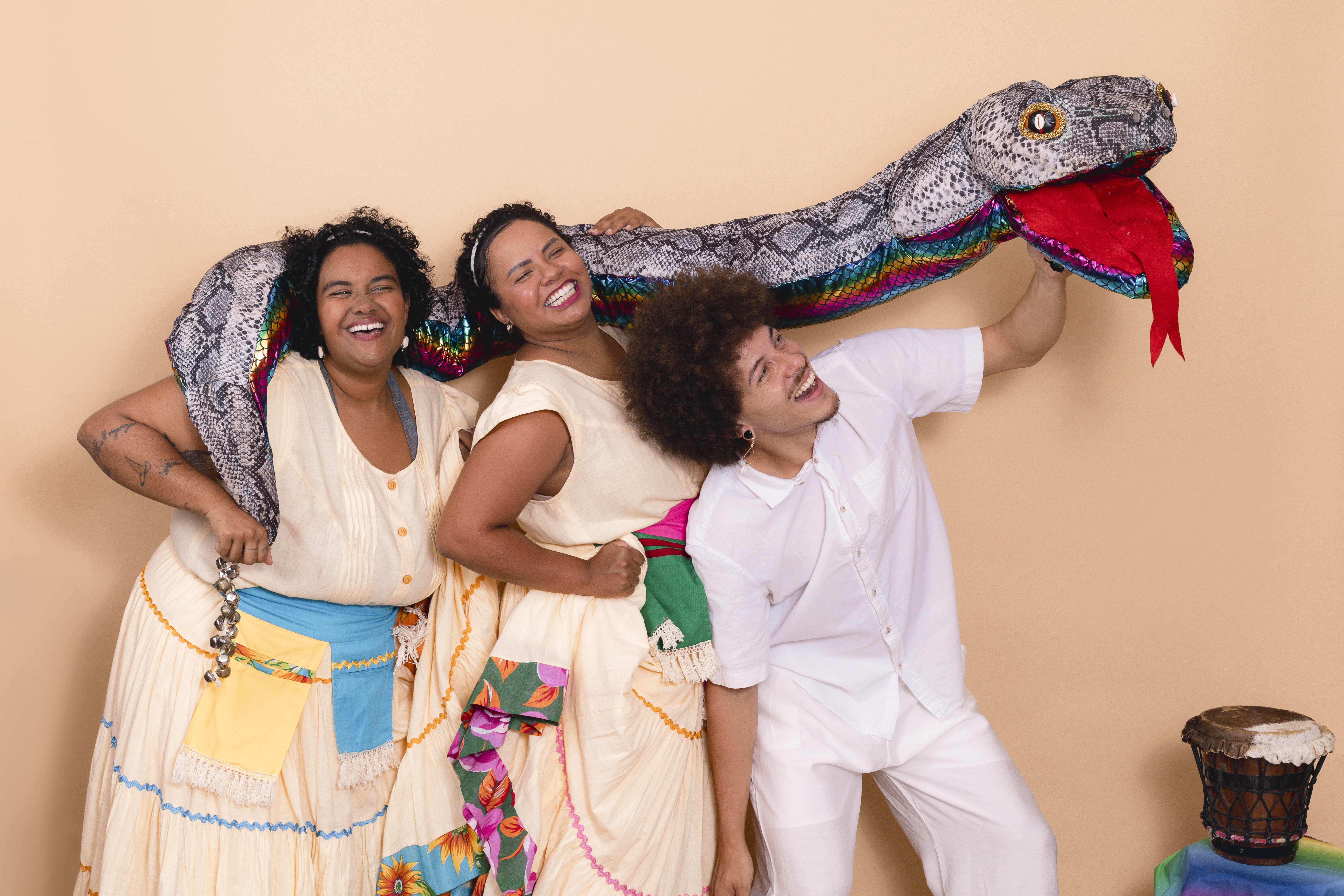 O projeto MARIAS é fruto de memórias e vivências da autora com a cultura de benzedeiras e rezadeiras do interior do Estado de São Paulo