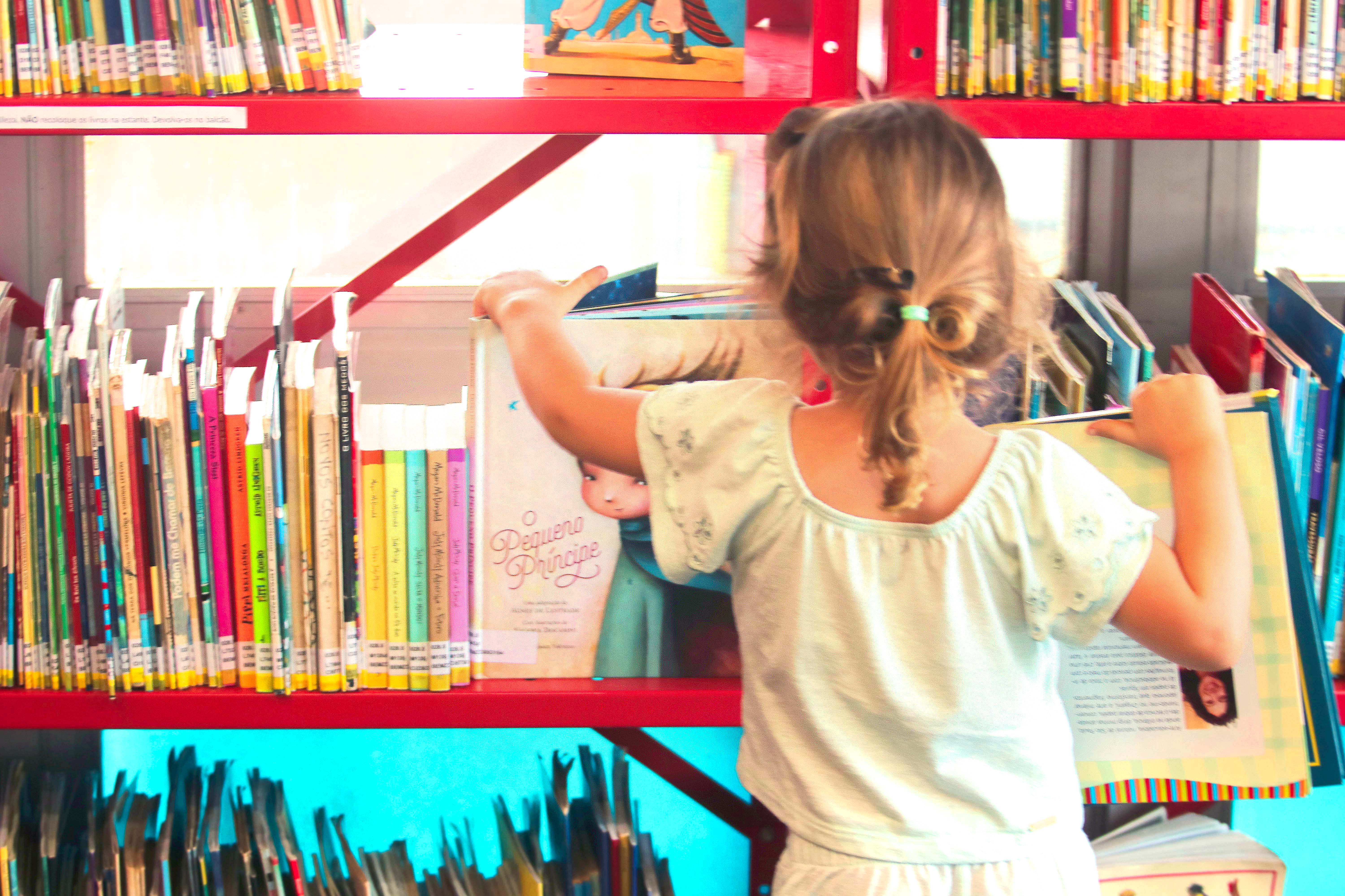 No site https://www.baixelivros.com.br/literatura-infantil é possível acessar livros para cada faixa etária de graça