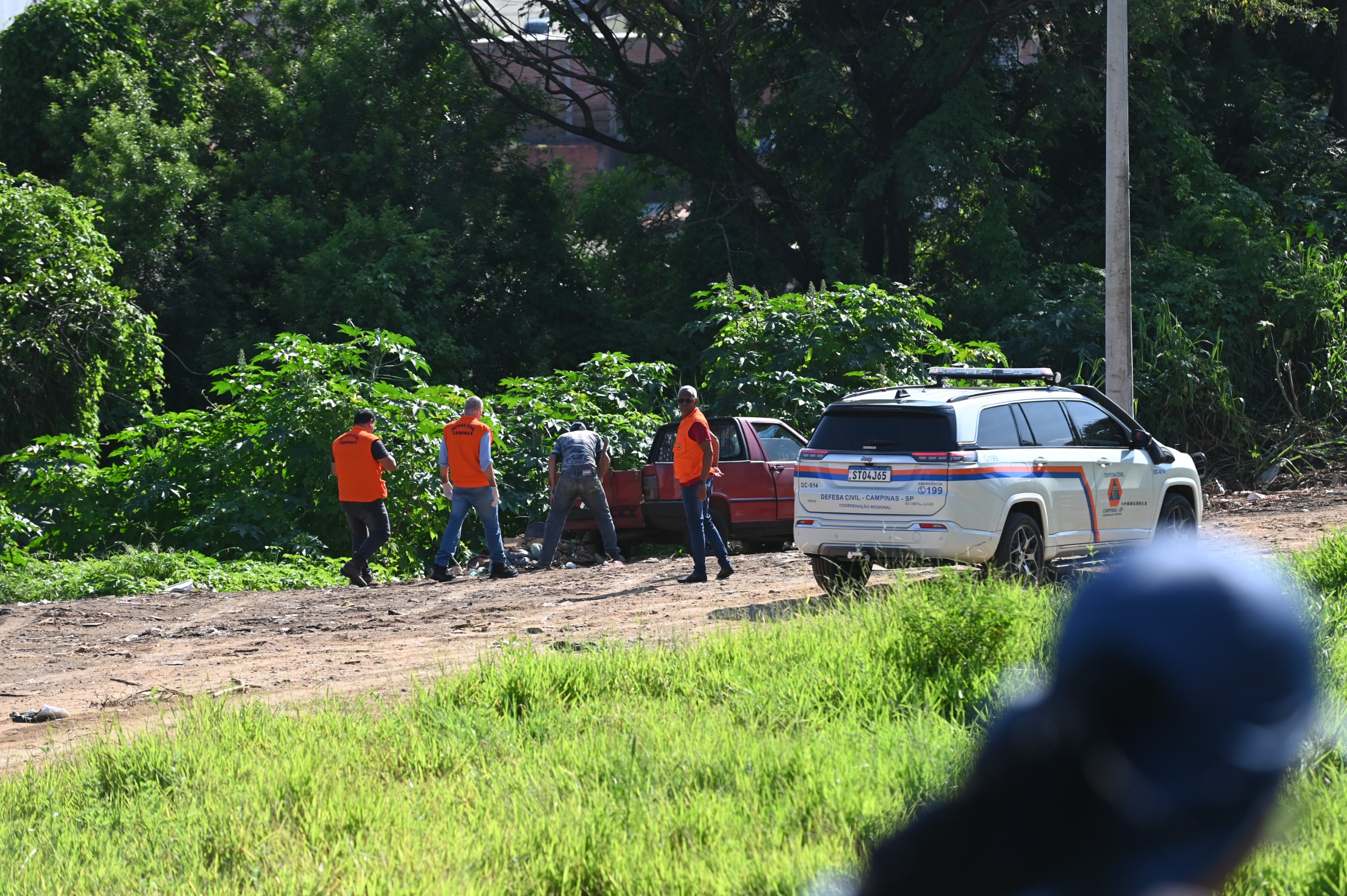 Homem é flagrado enquanto fazia descarte irregular
