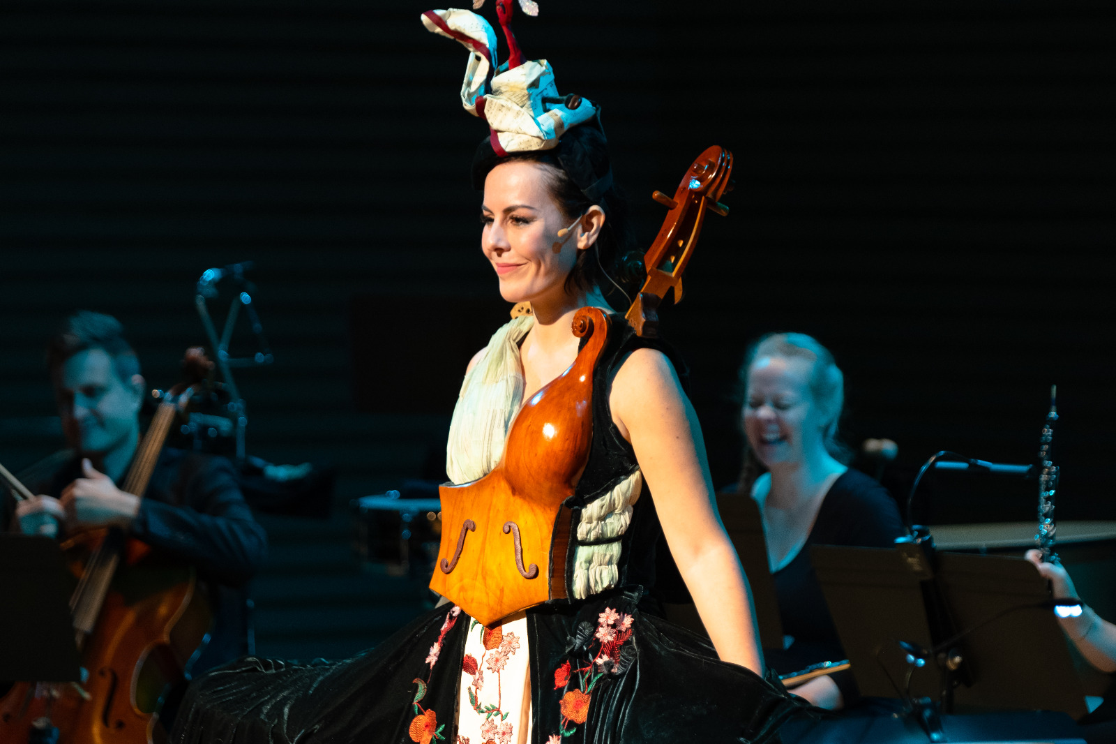 A nova versão do espetáculo "Pedro e o Lobo", de Sergei Prokofiev, tem a concepção, performance e direção de Nina Vogel