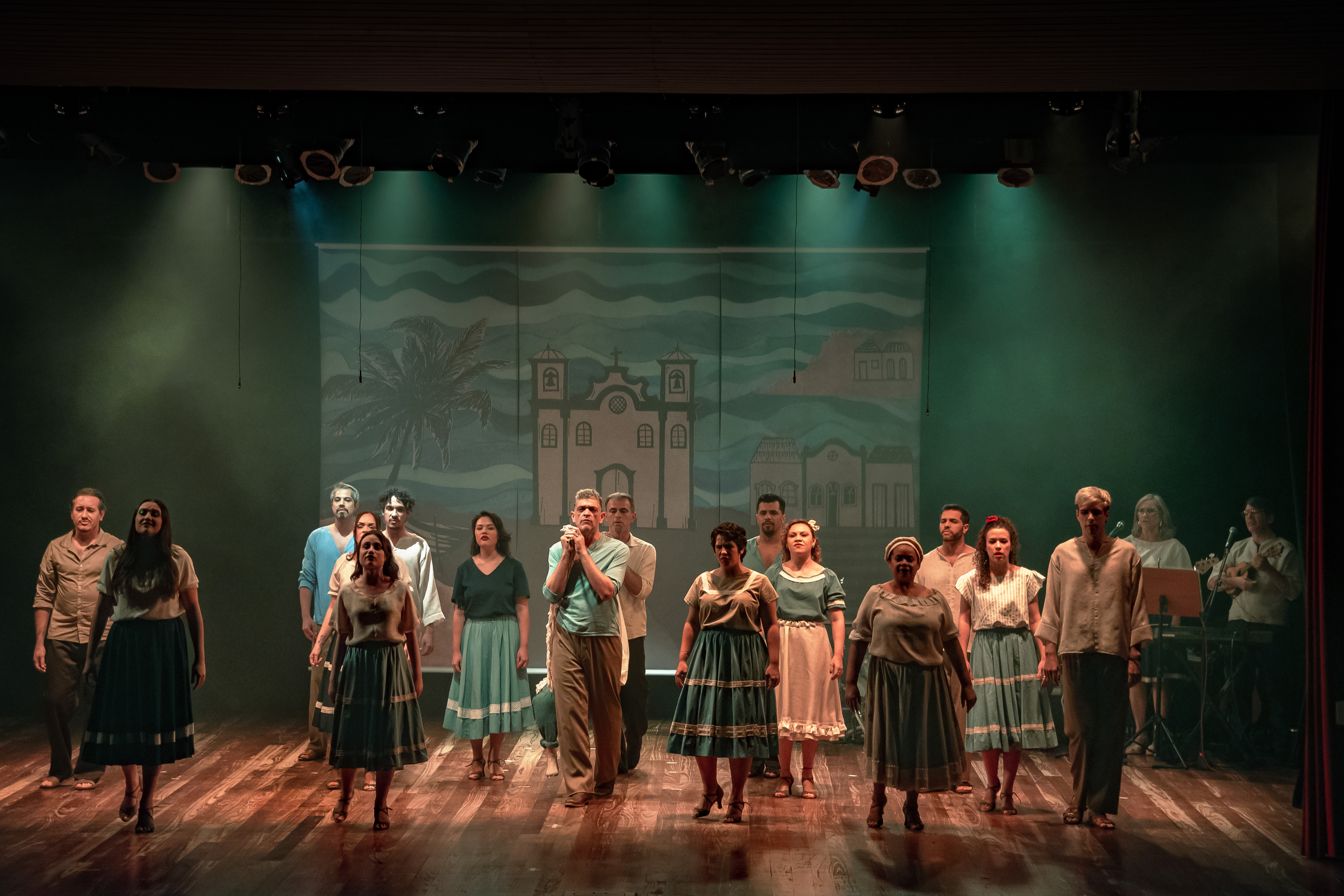 Nesta versão, a música é elemento dramatúrgico essencial