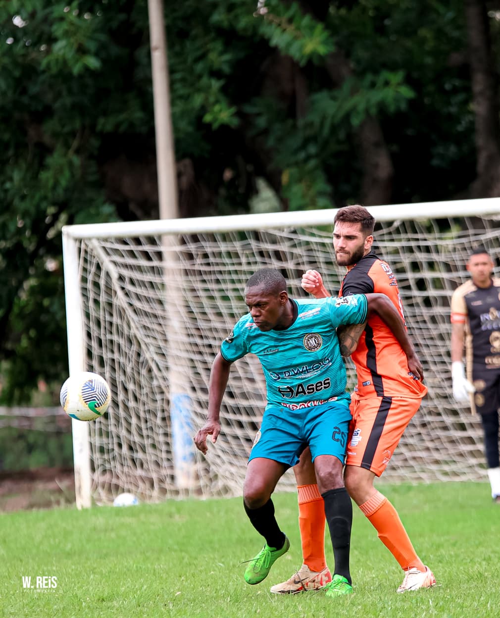 O Unidos Campos Elíseos (de uniforme azul) tem 17 gols marcados na competição
