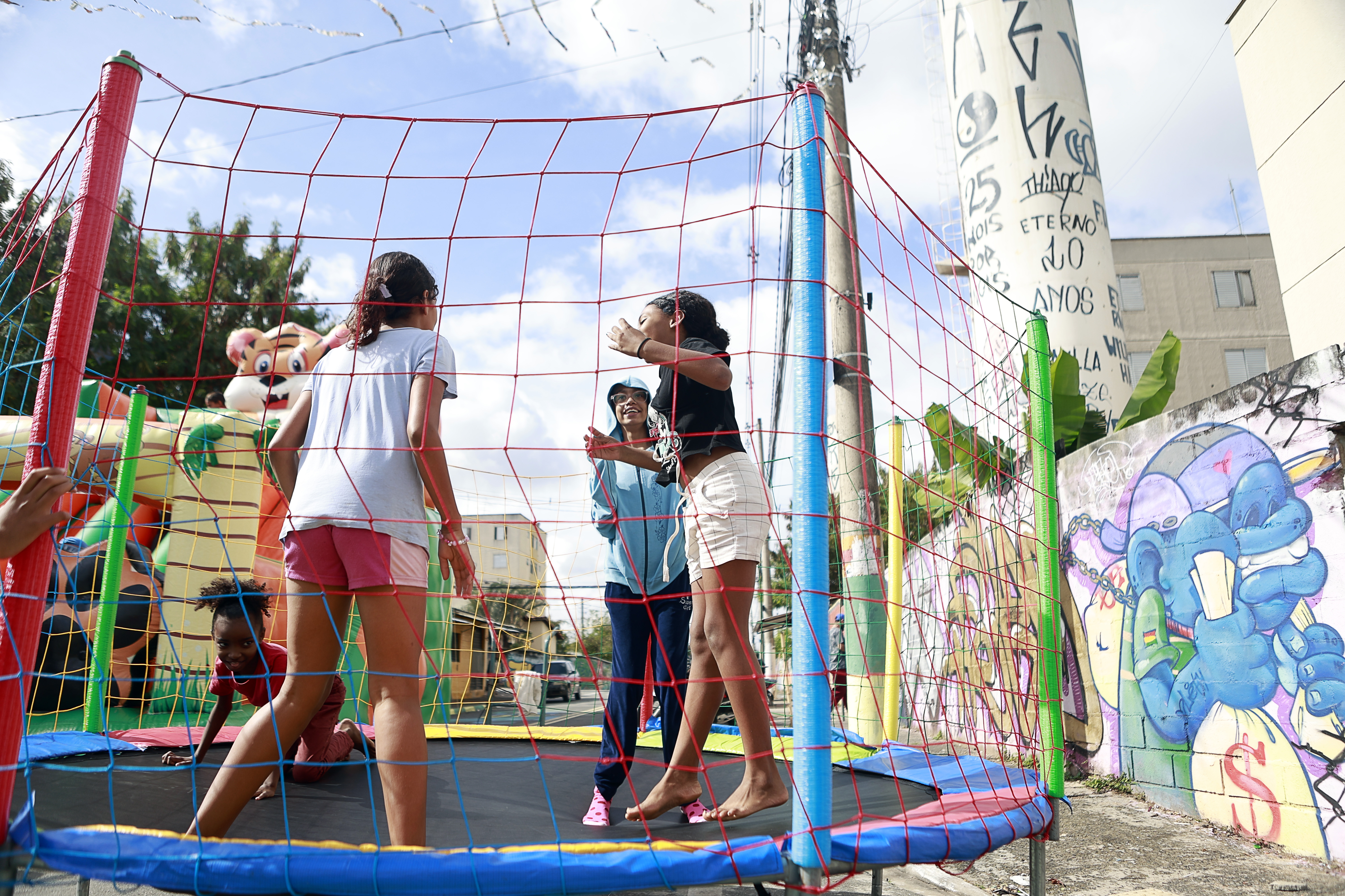 Brinquedos e atividades recreativas fazem parte da programação do projeto 'É Brasil'