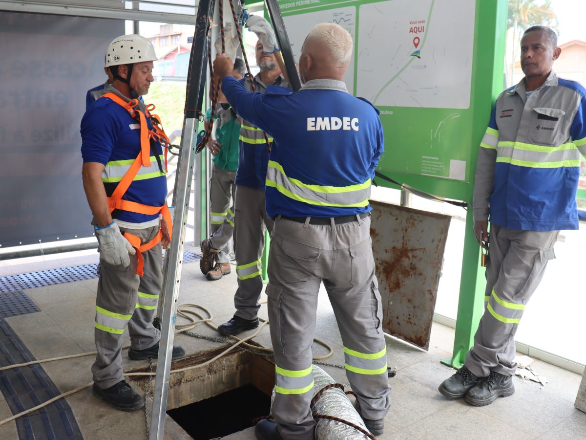 Um dos cargos do concurso público é o de Oficial de Manutenção
